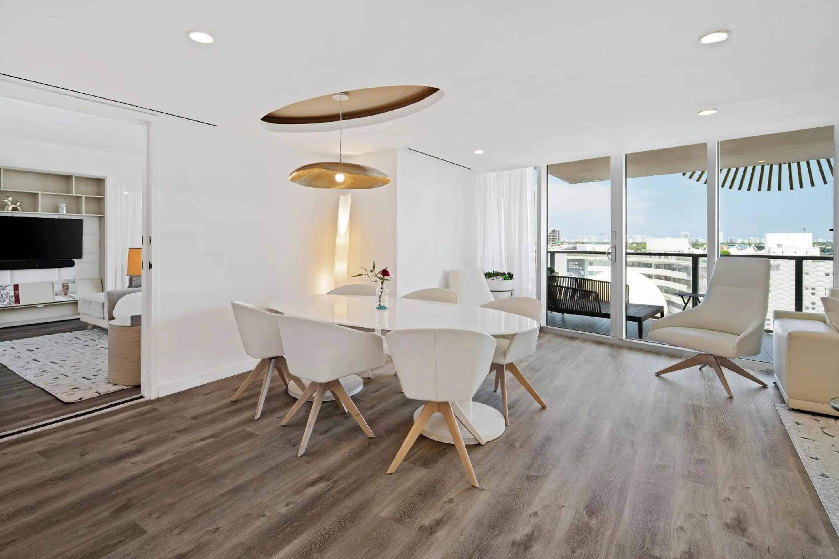 Dining area in The Grayson Hotel Miami Downtown