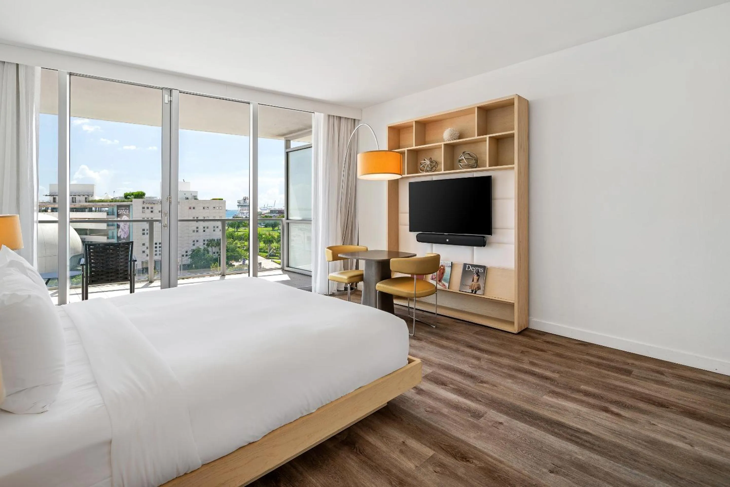 Bed in The Grayson Hotel Miami Downtown