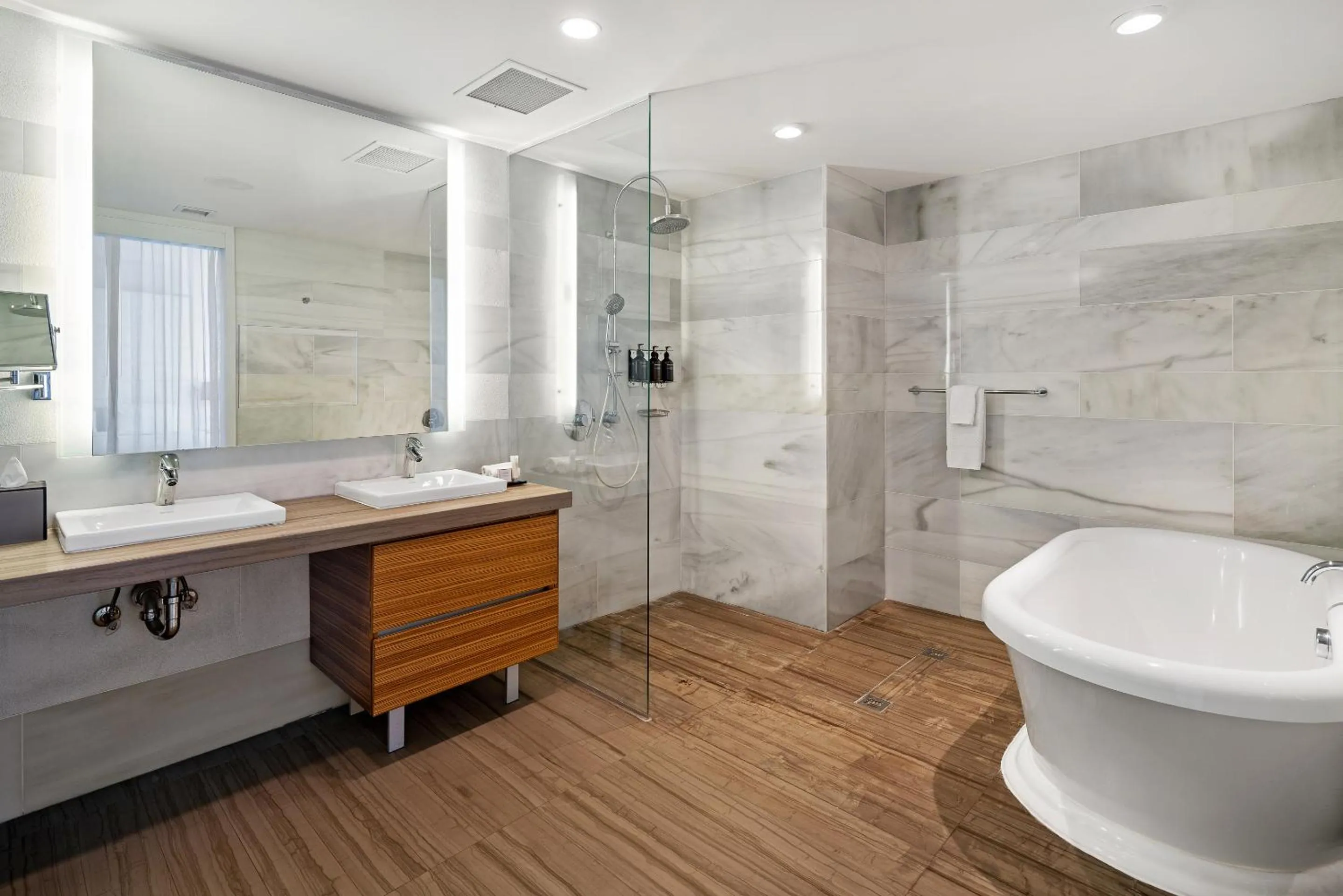 Shower in The Grayson Hotel Miami Downtown