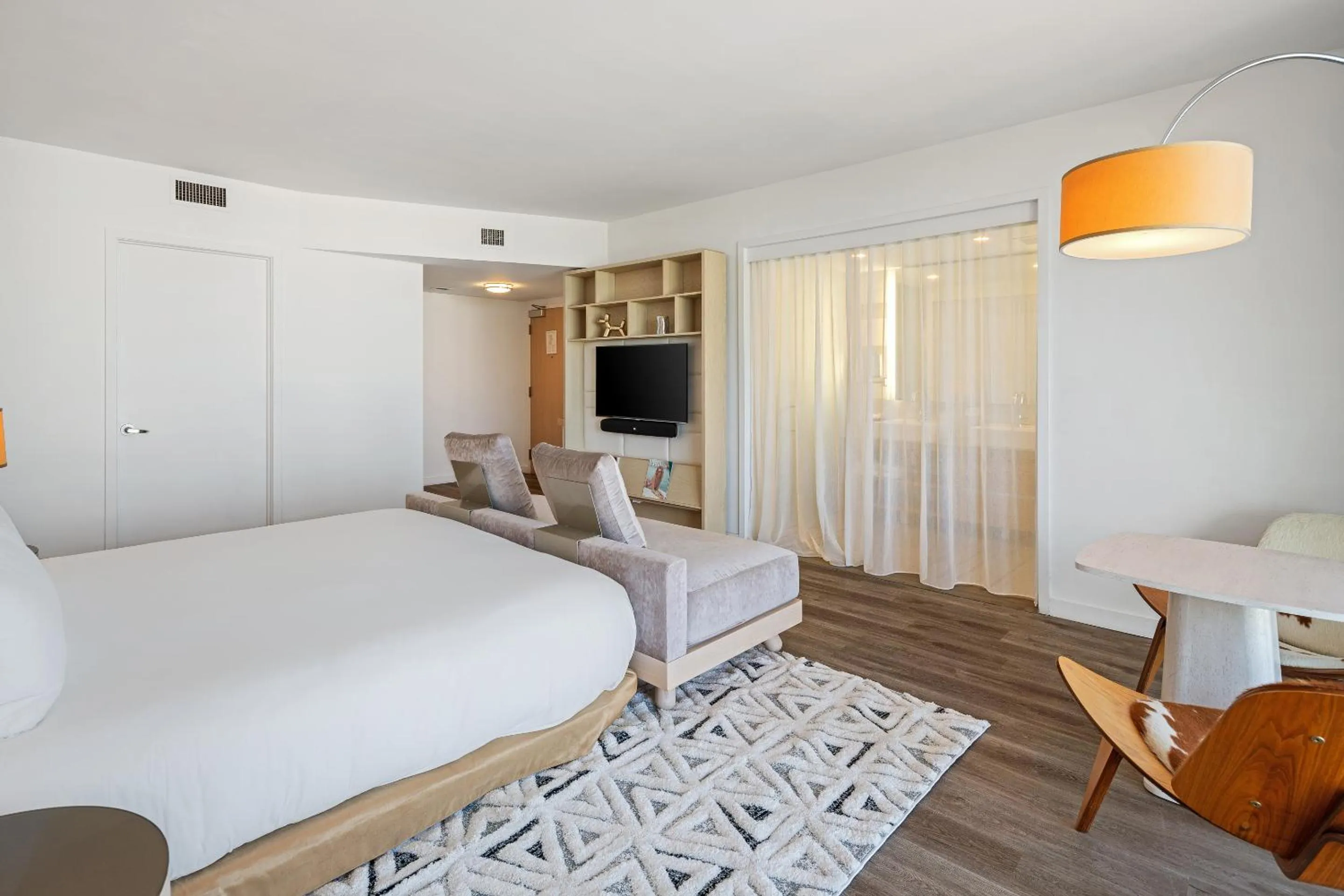 Bed in The Grayson Hotel Miami Downtown