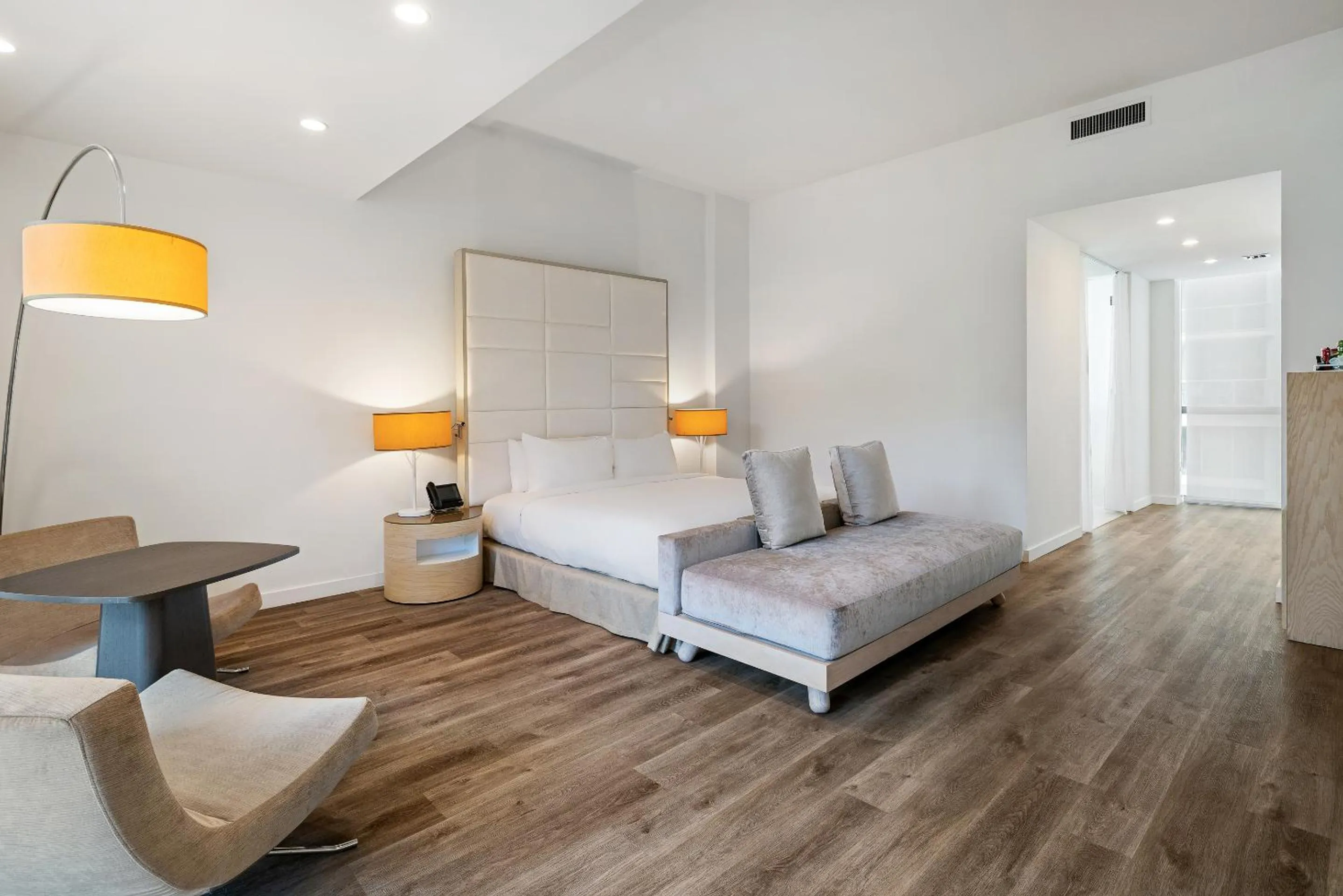 Bed in The Grayson Hotel Miami Downtown