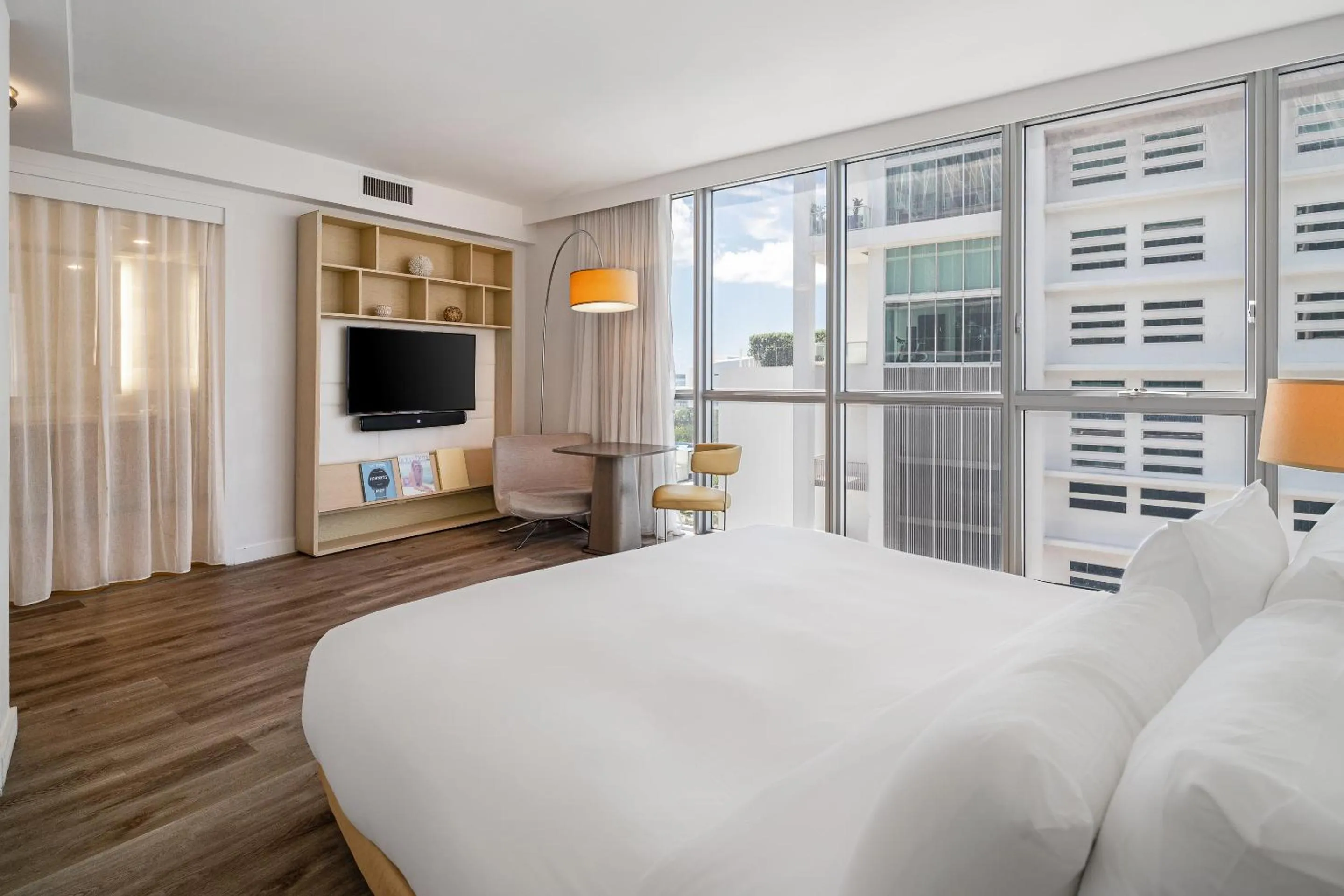 Bed in The Grayson Hotel Miami Downtown