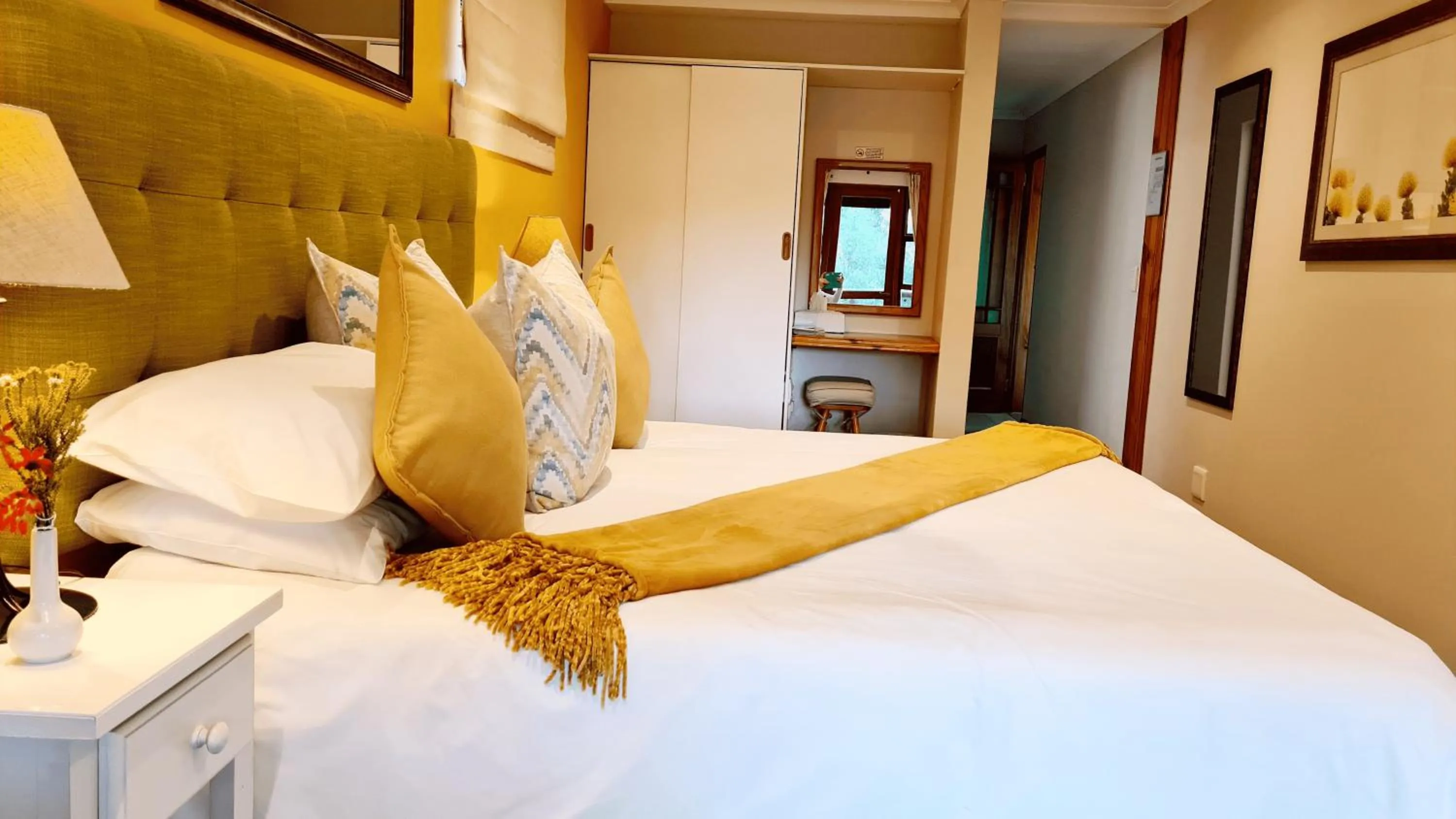 Bed in Pumula Lodge 4 Star Guesthouse Knysna