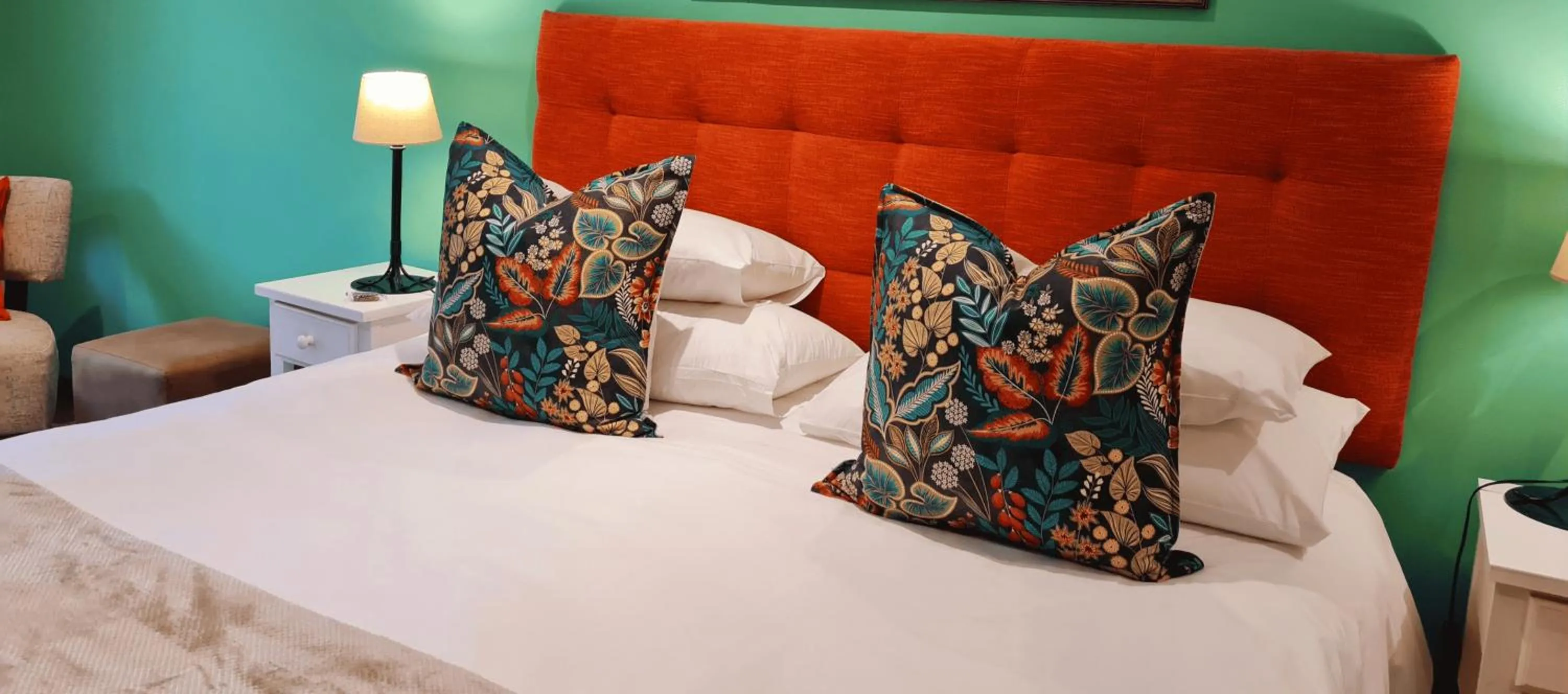 Photo of the whole room, Bed in Pumula Lodge 4 Star Guesthouse Knysna