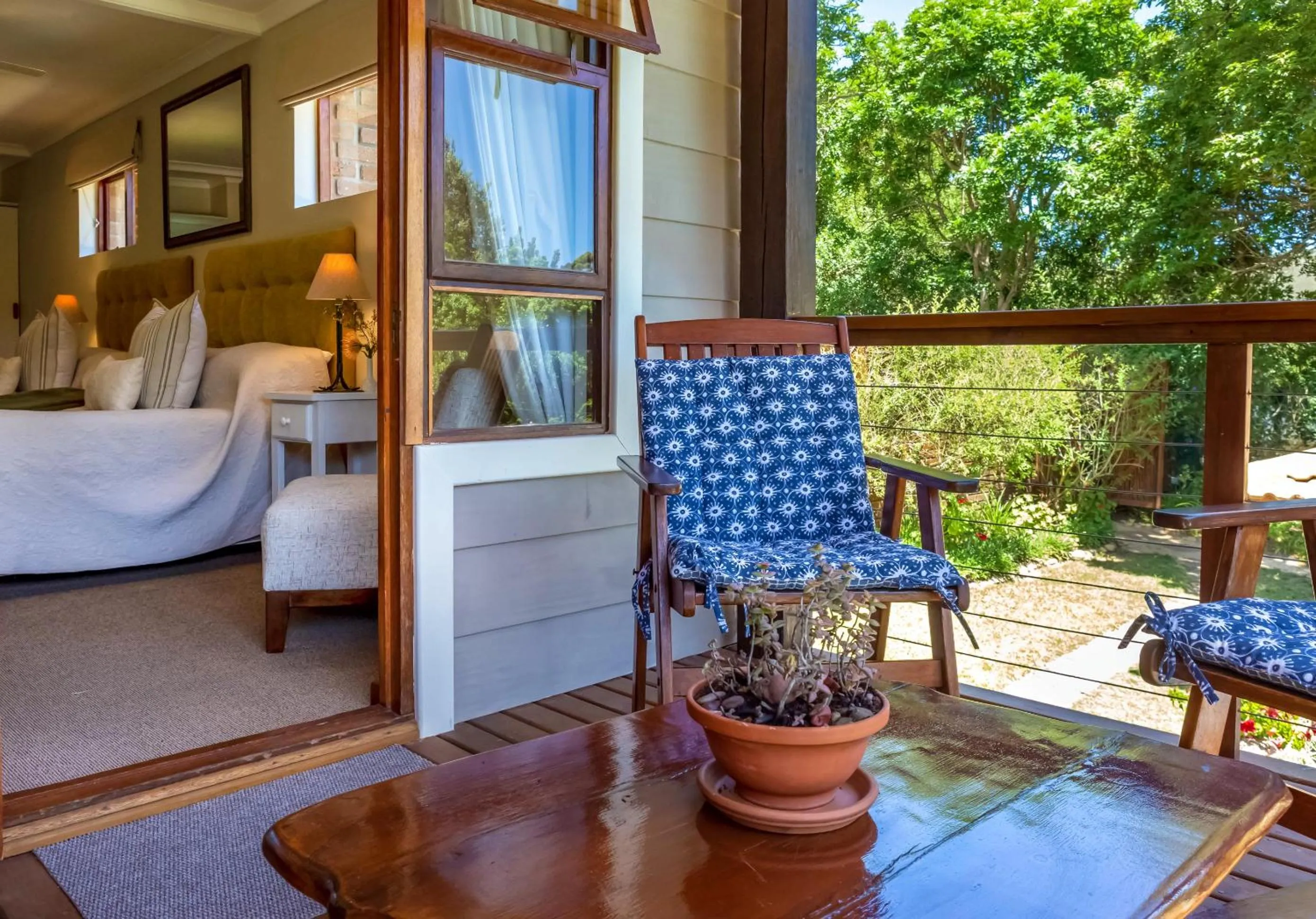 Balcony/Terrace, Bed in Pumula Lodge 4 Star Guesthouse Knysna