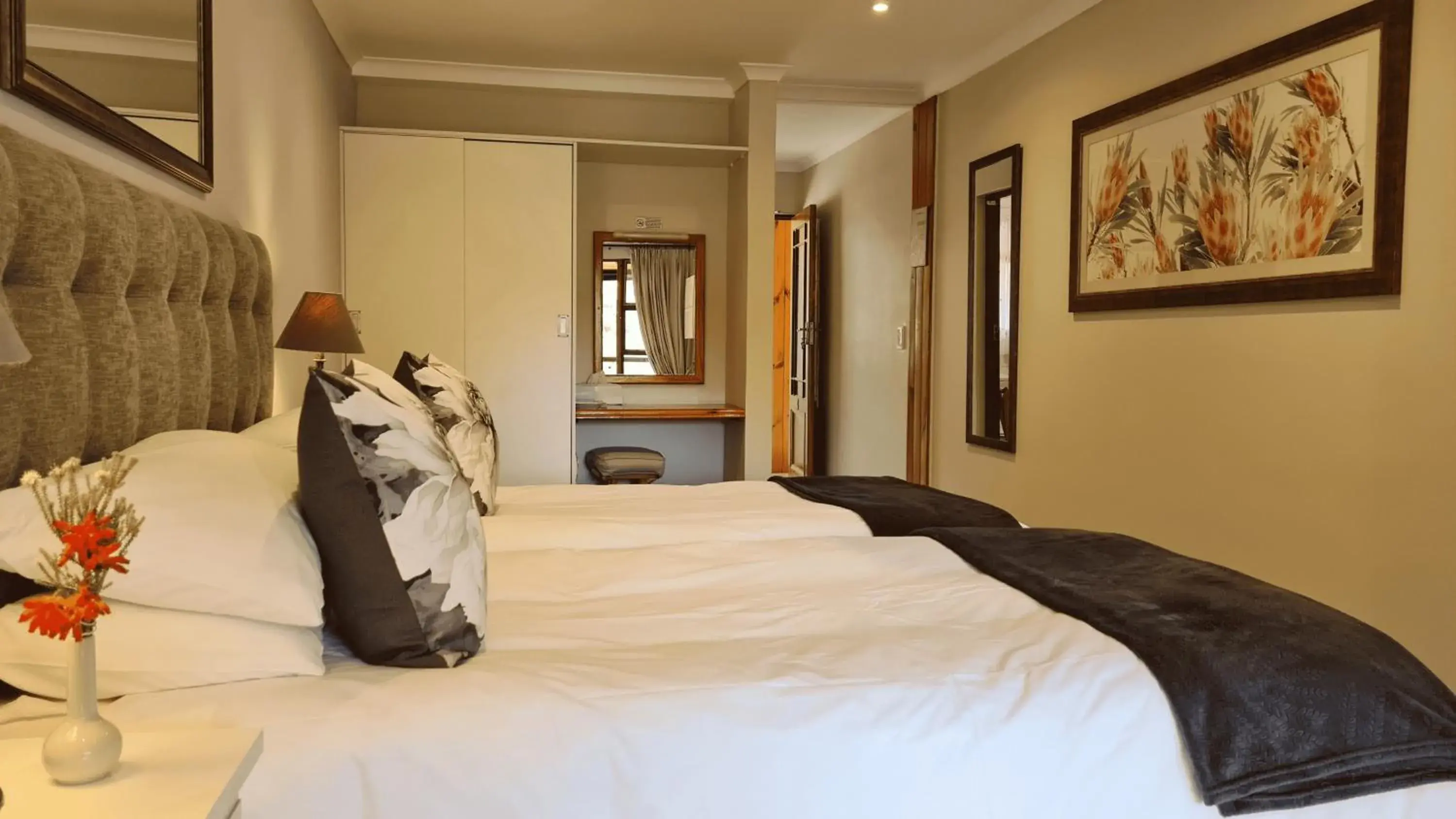 Large Twin Room - single occupancy in Pumula Lodge 4 Star Guesthouse Knysna Large Twin Room - single occupancy in Pumula Lodge 4 Star Guesthouse Knysna