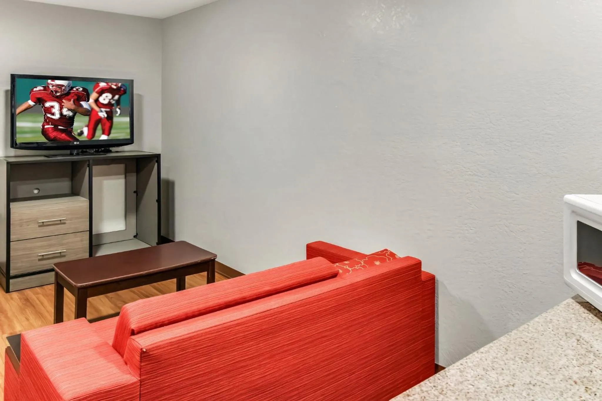 Photo of the whole room in Red Roof Inn Springfield, OH