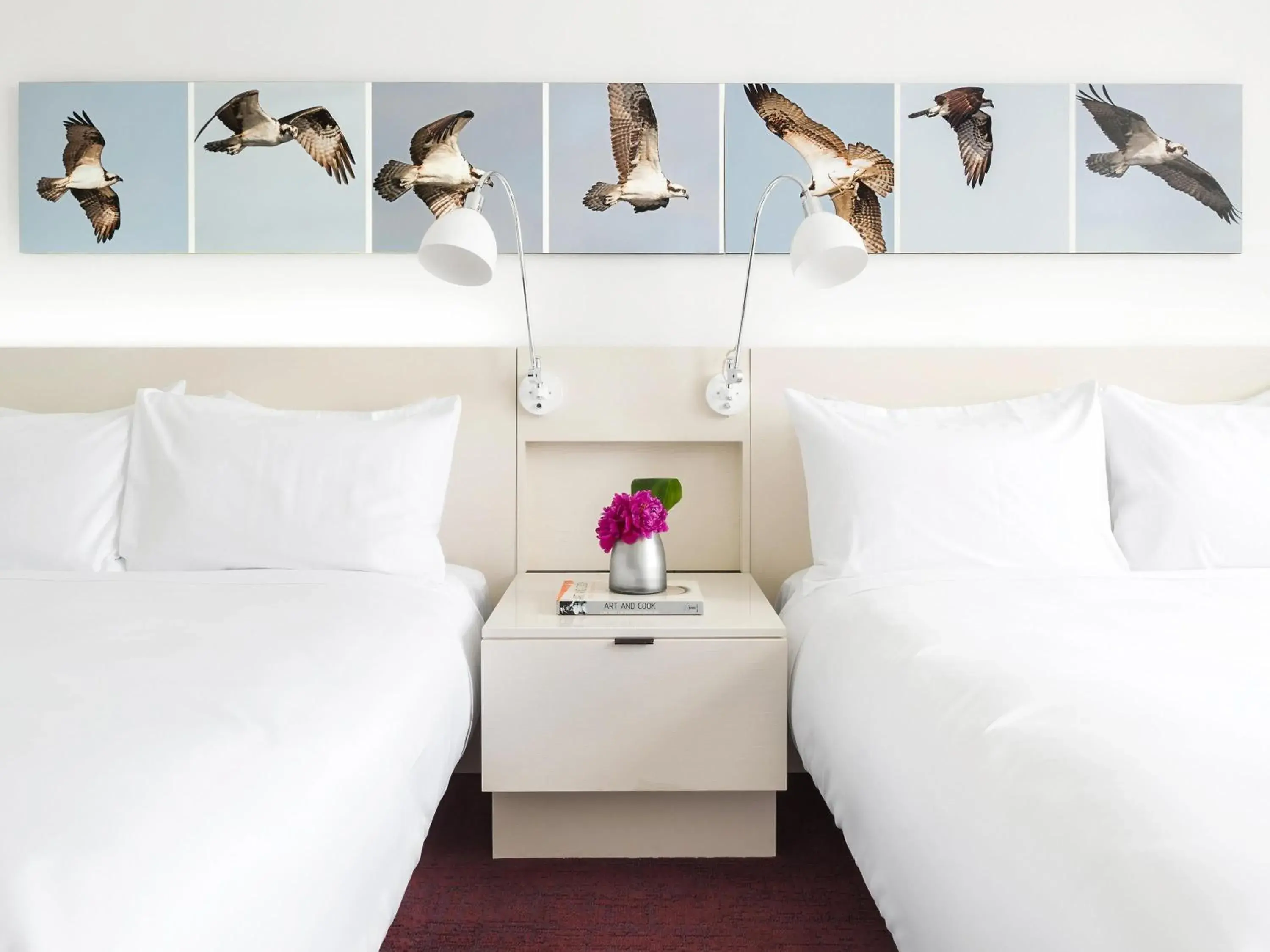 Deluxe Queen Room in 21c Museum Hotel Lexington Deluxe Queen Room in 21c Museum Hotel Lexington