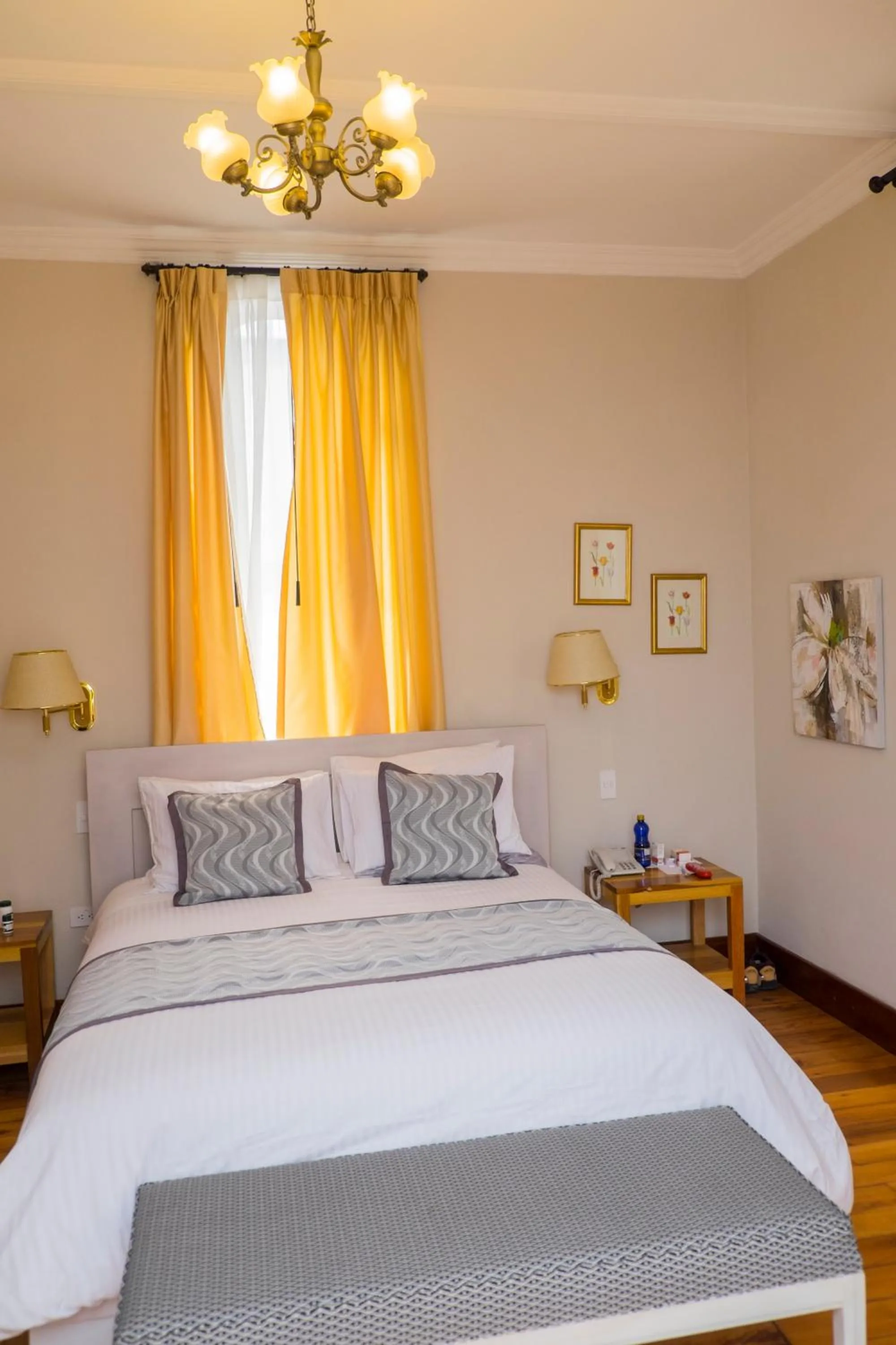 Bedroom, Bed in La Coupole Hotel