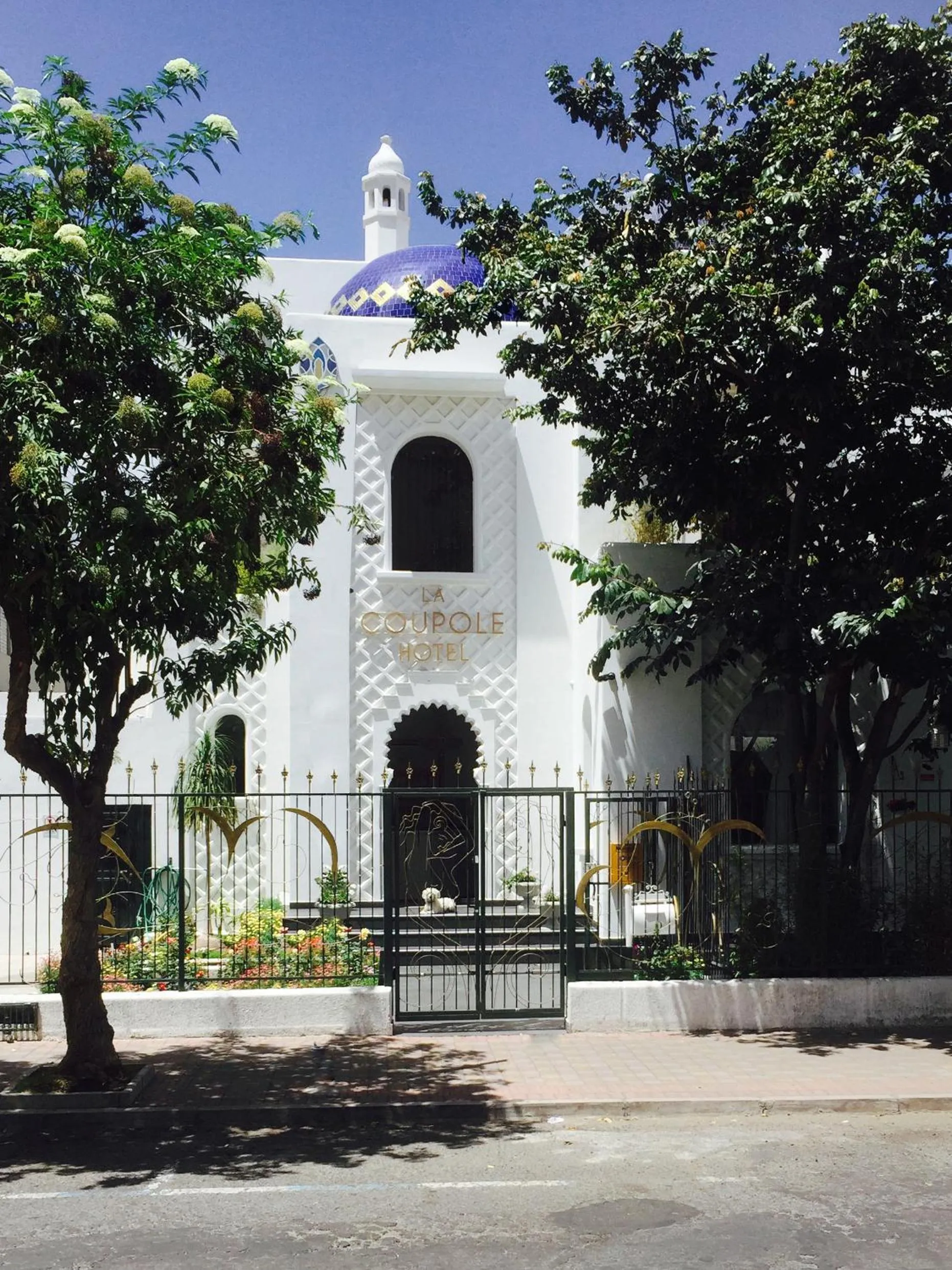 Facade/entrance in La Coupole Hotel