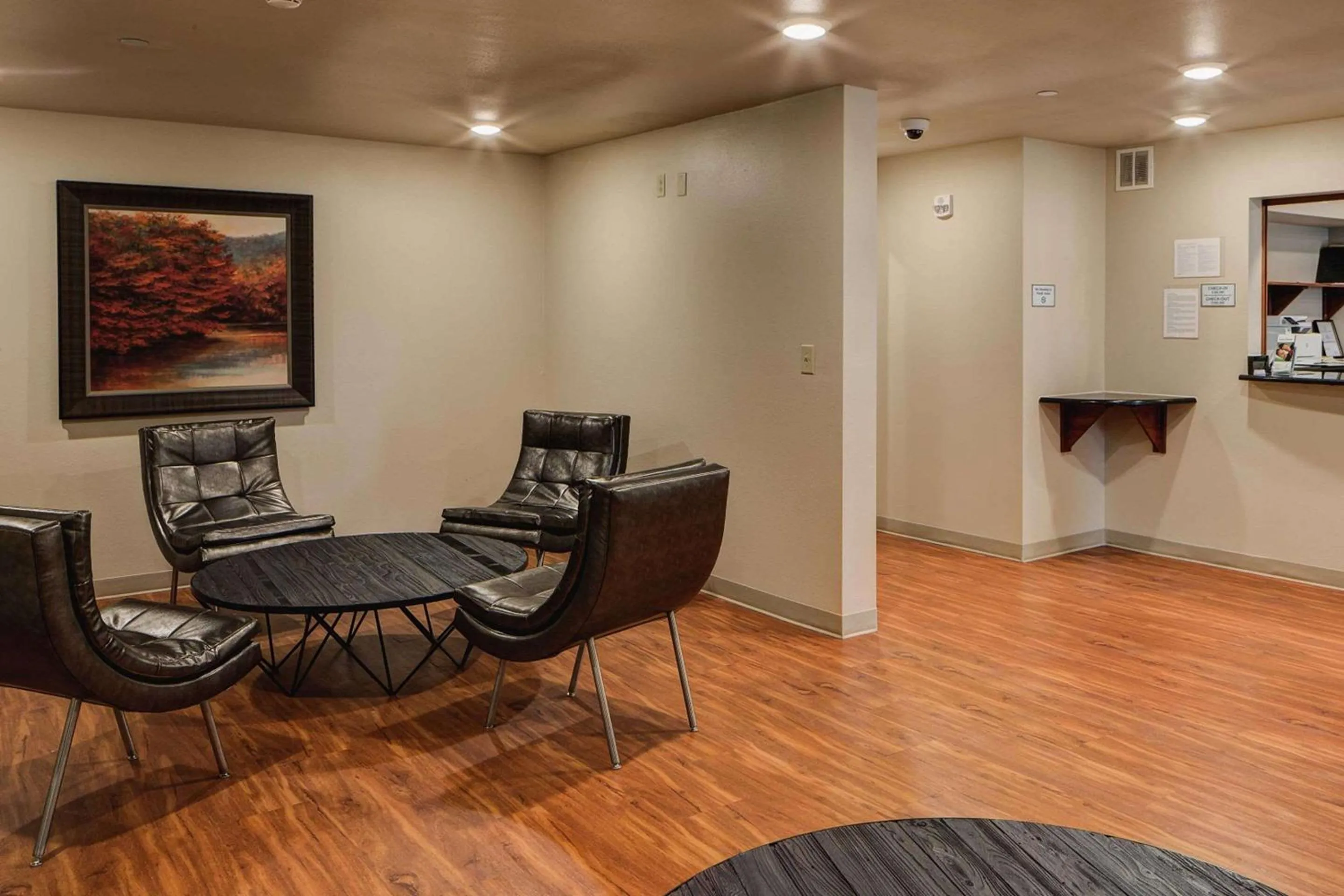 Lobby or reception in WoodSpring Suites Columbus NE I-270 Airport