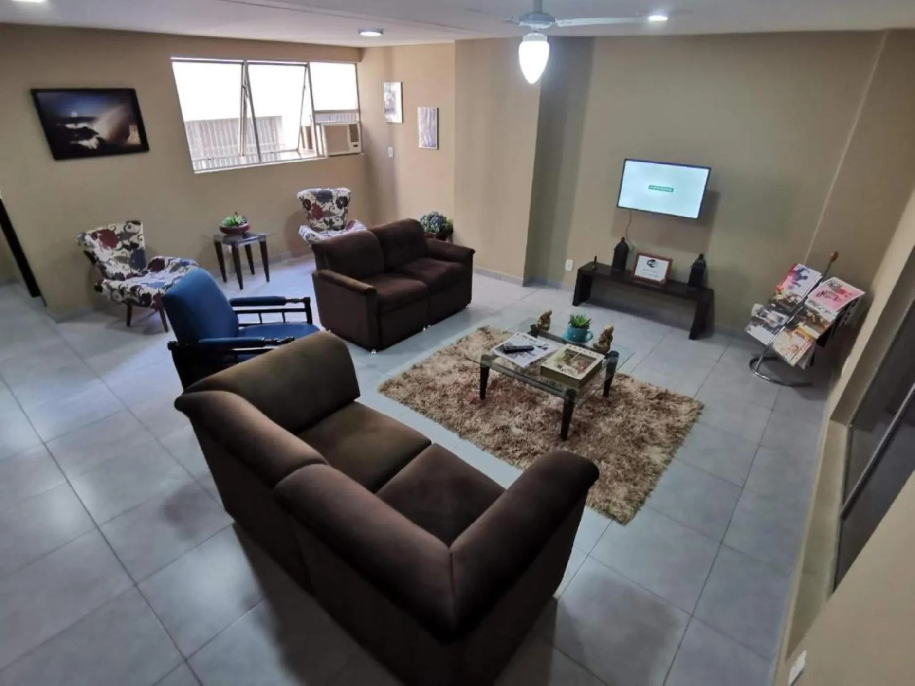 Communal lounge/ TV room in Smart Cataratas Hotel