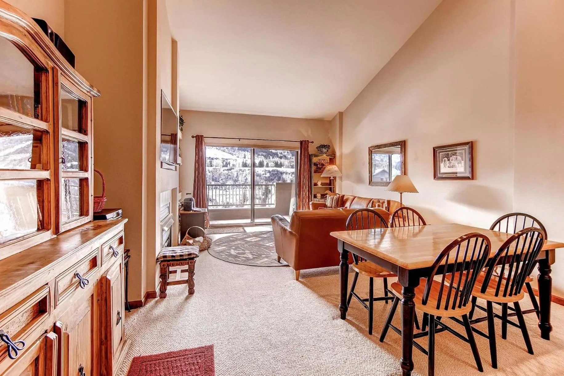 Living room in Seasons at Avon, A Vail Resorts Property