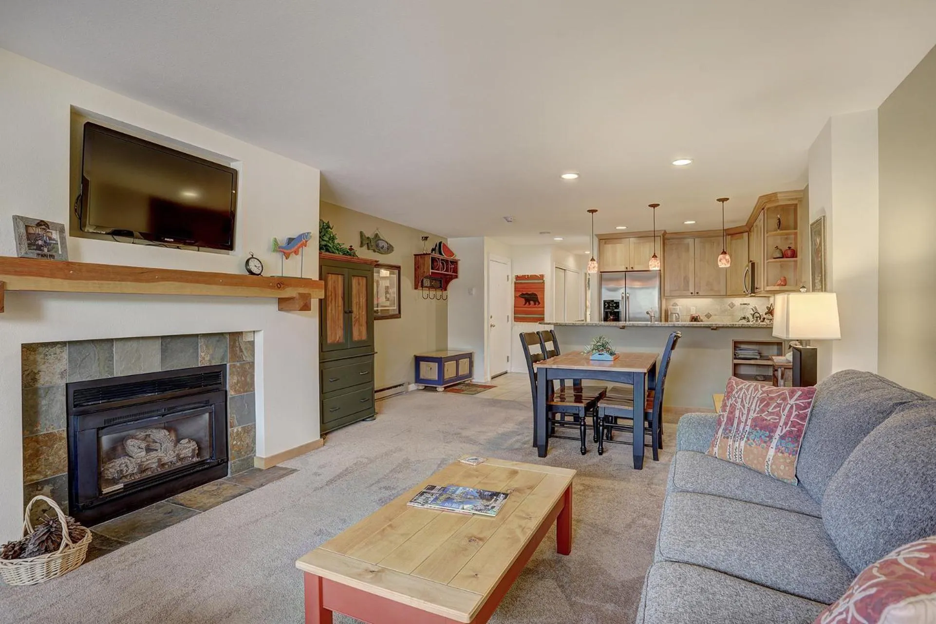 Living room in Seasons at Avon, A Vail Resorts Property