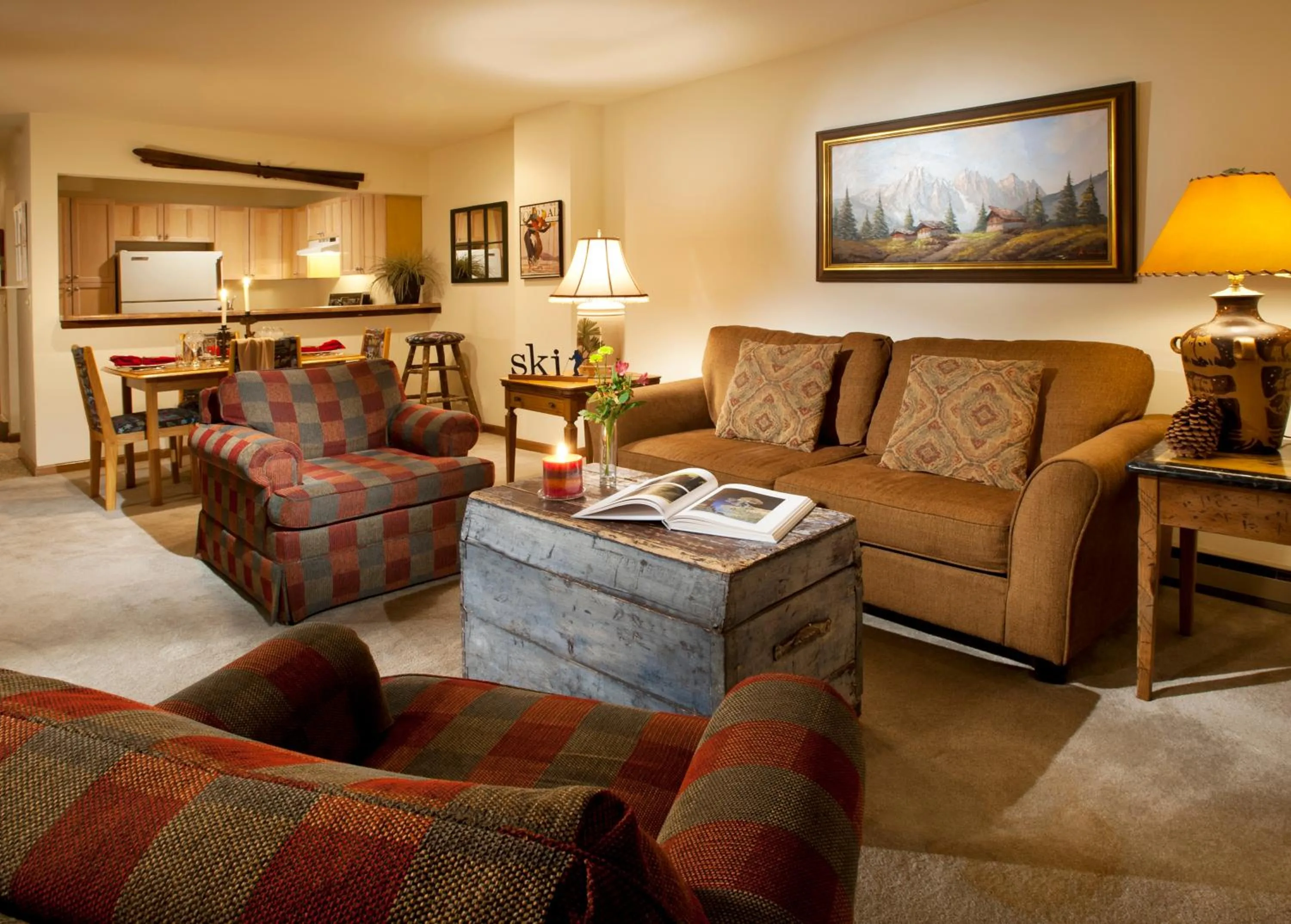Living room in Seasons at Avon, A Vail Resorts Property