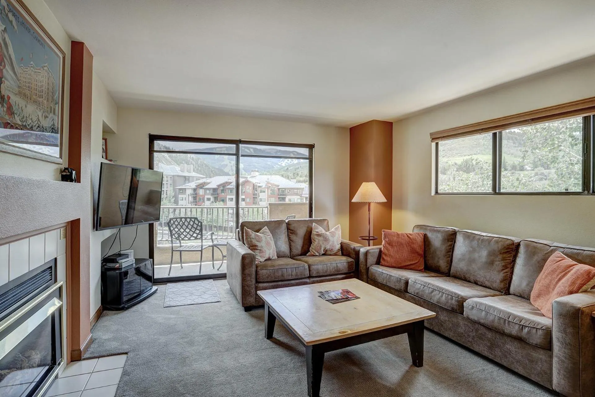 Living room in Seasons at Avon, A Vail Resorts Property