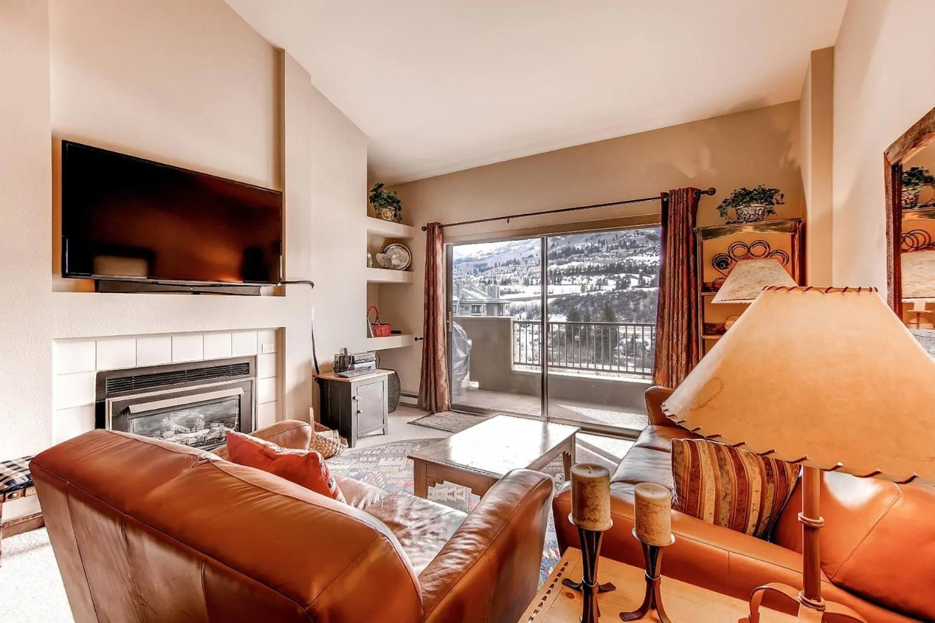 Living room in Seasons at Avon, A Vail Resorts Property