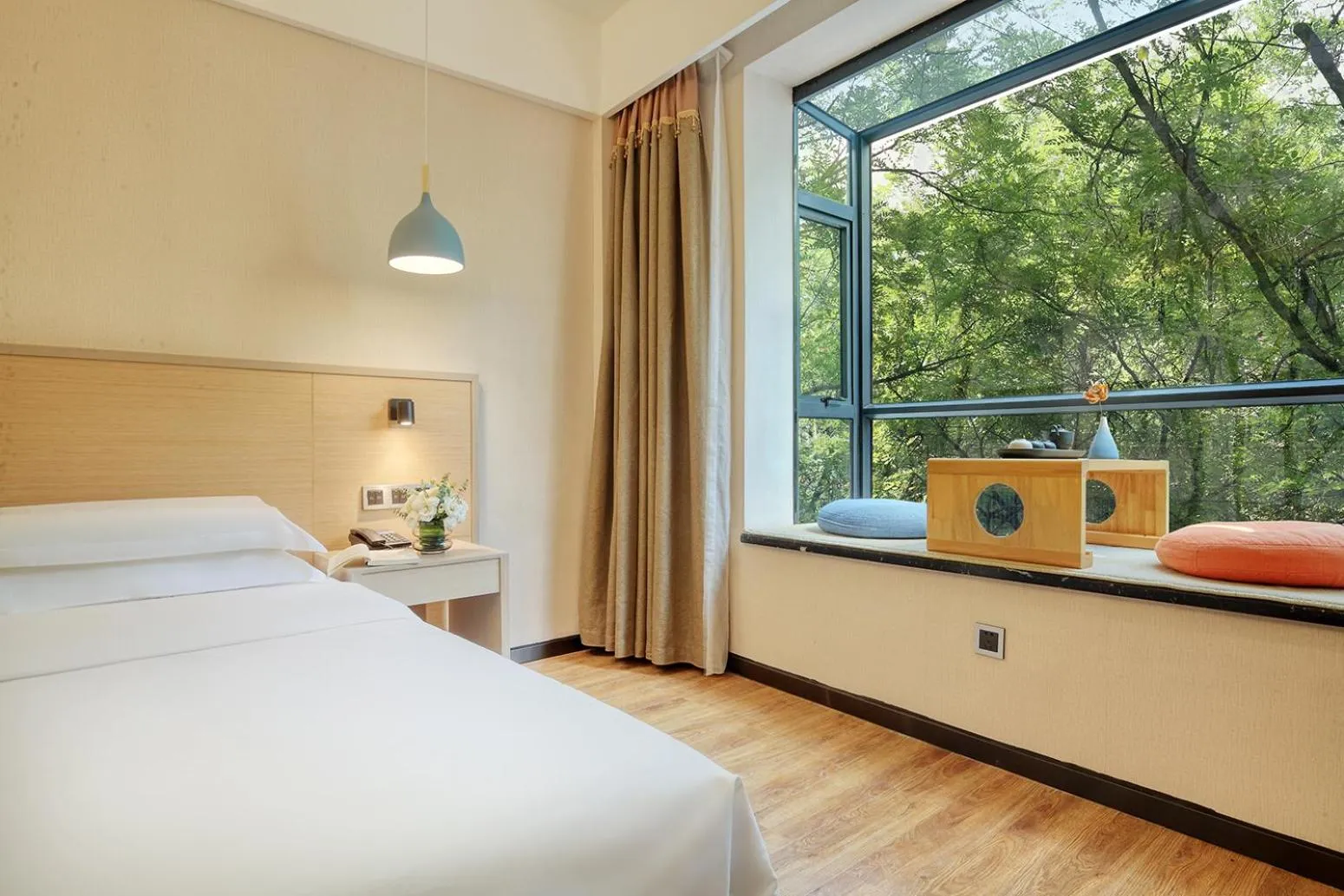 Coffee/tea facilities, Bed in Wing Hotel Guilin- Pedestrian Street