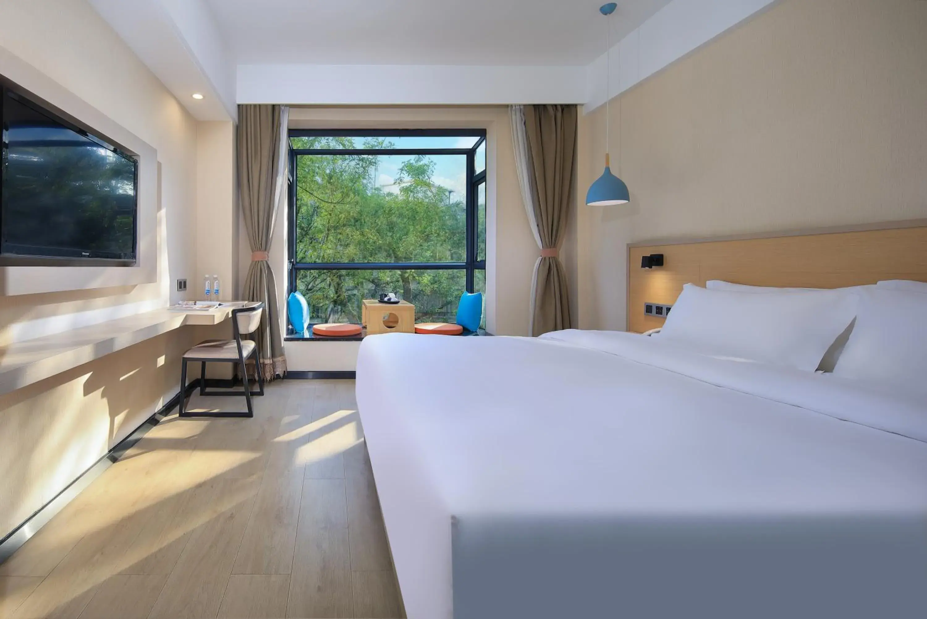 Comfort Double Room in Wing Hotel Guilin- Pedestrian Street Comfort Double Room in Wing Hotel Guilin- Pedestrian Street