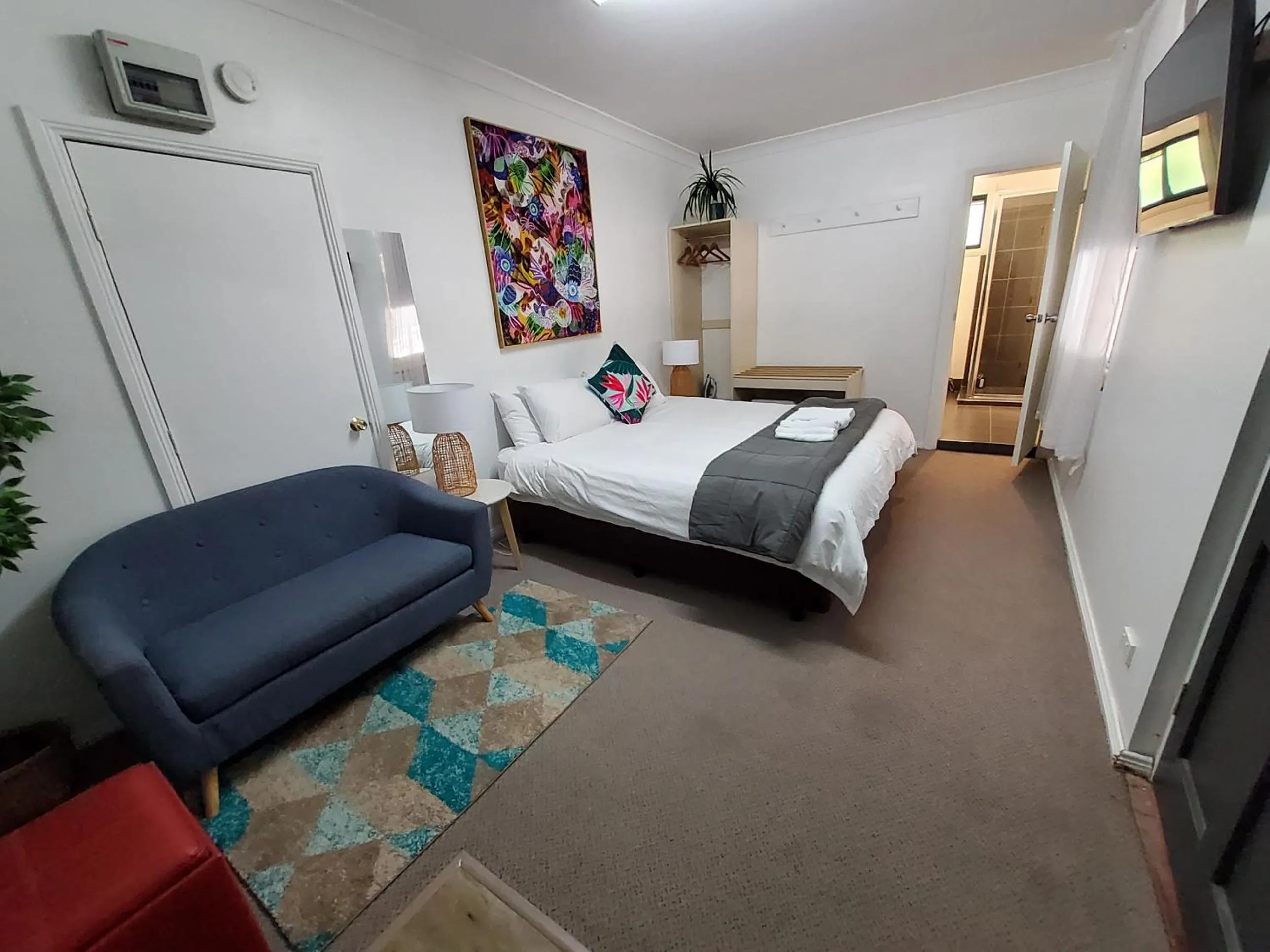 Photo of the whole room, Bed in Coach House Inn