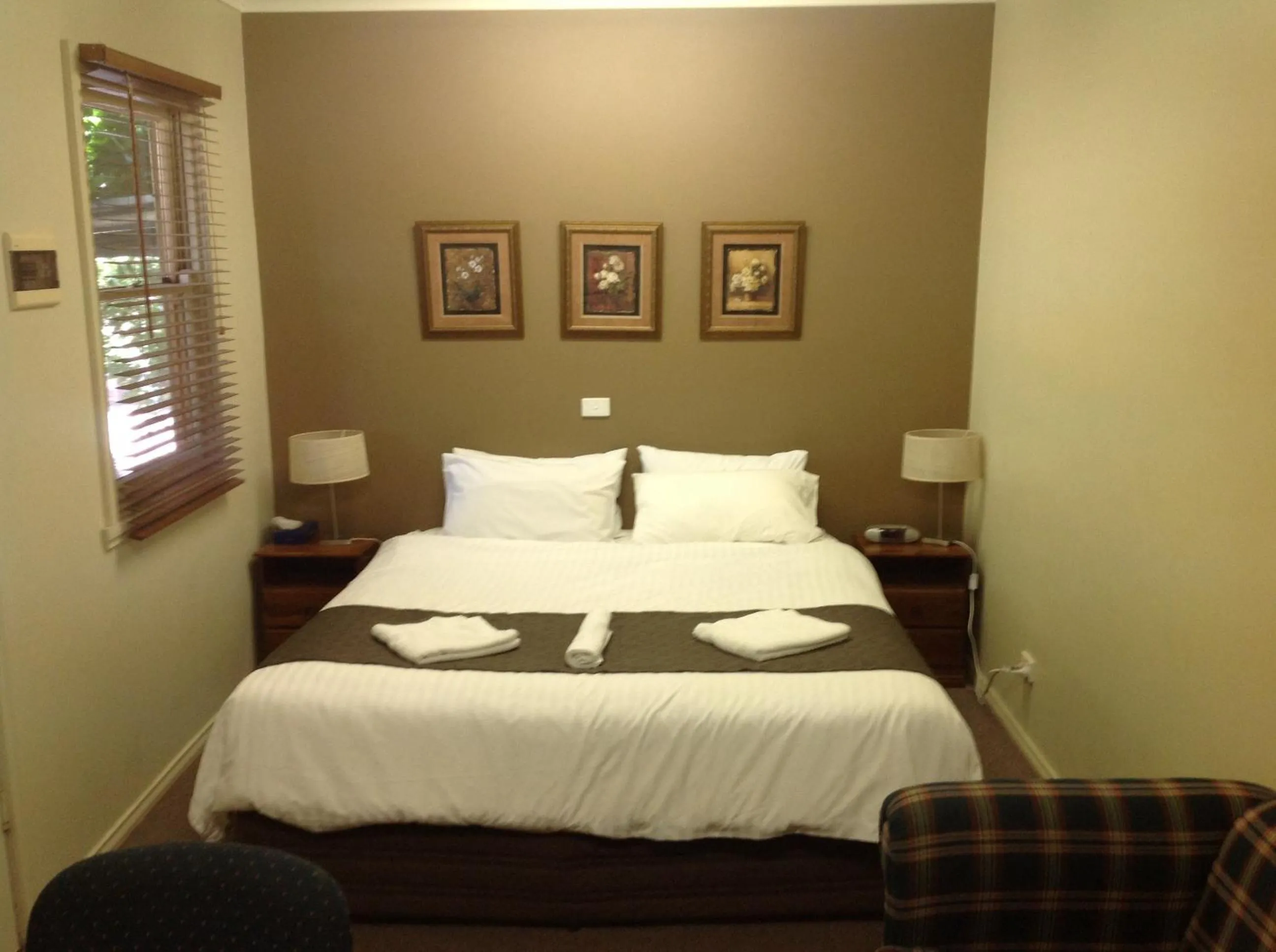 Bedroom, Bed in Coach House Inn