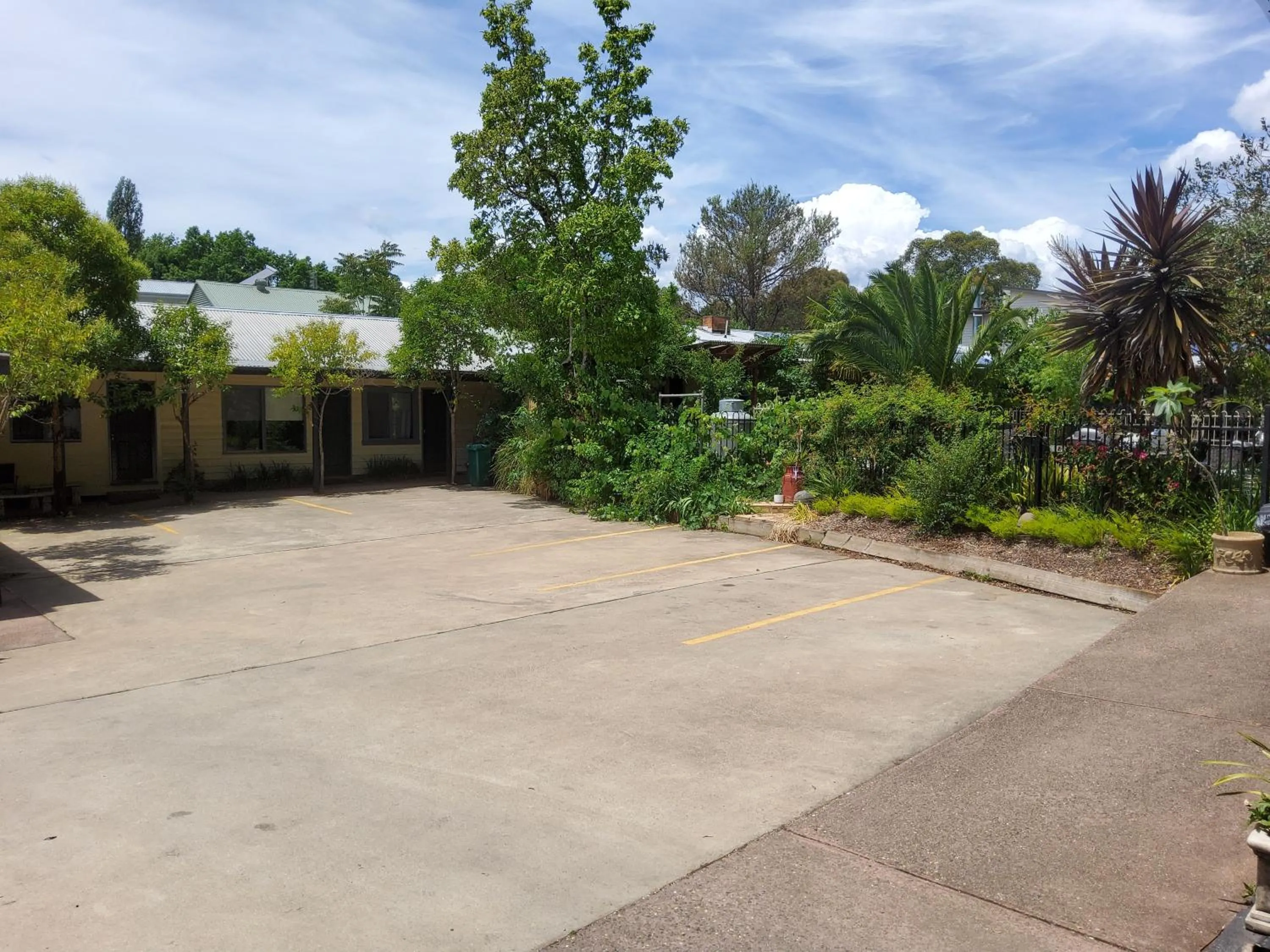 Parking in Coach House Inn