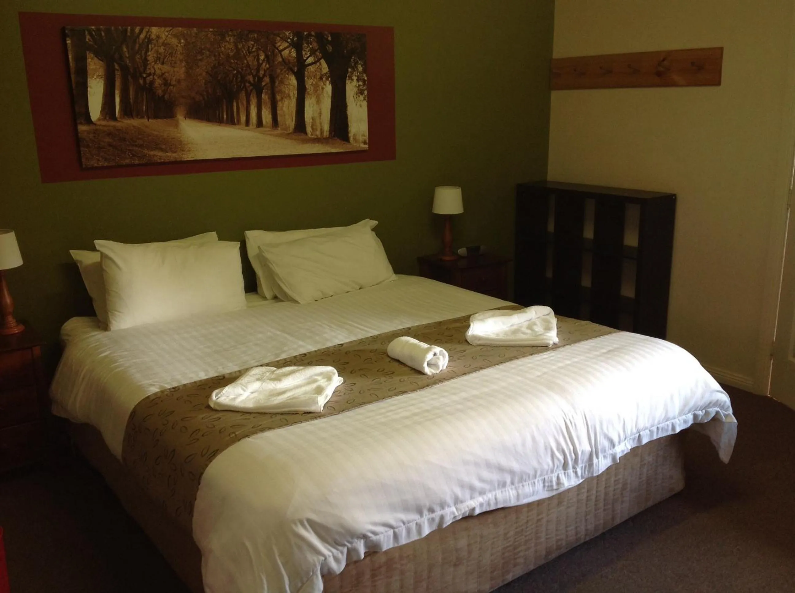 Bedroom, Bed in Coach House Inn