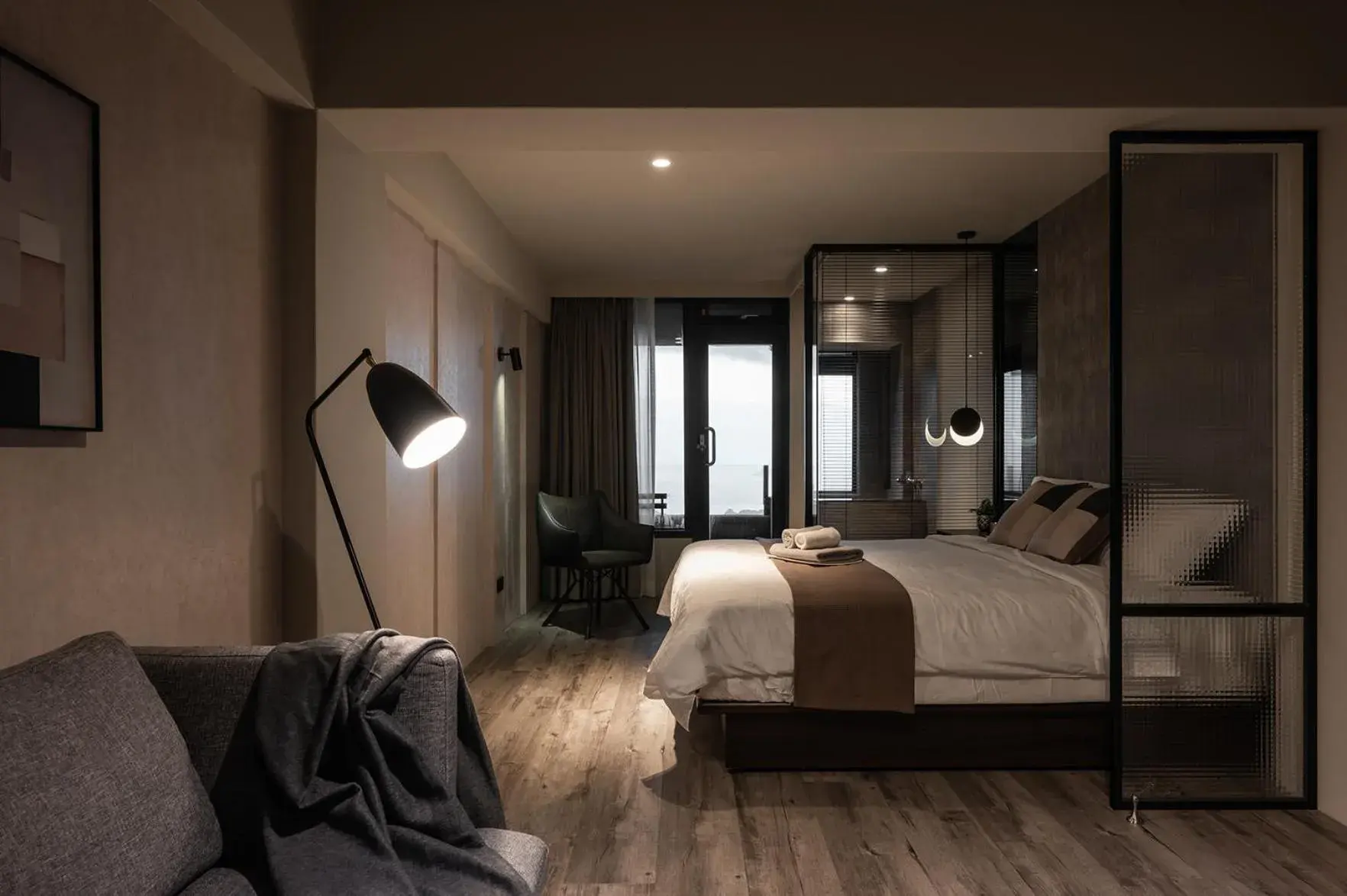 Deluxe Double Room with Balcony and Sea View in Something Easy Inn Deluxe Double Room with Balcony and Sea View in Something Easy Inn