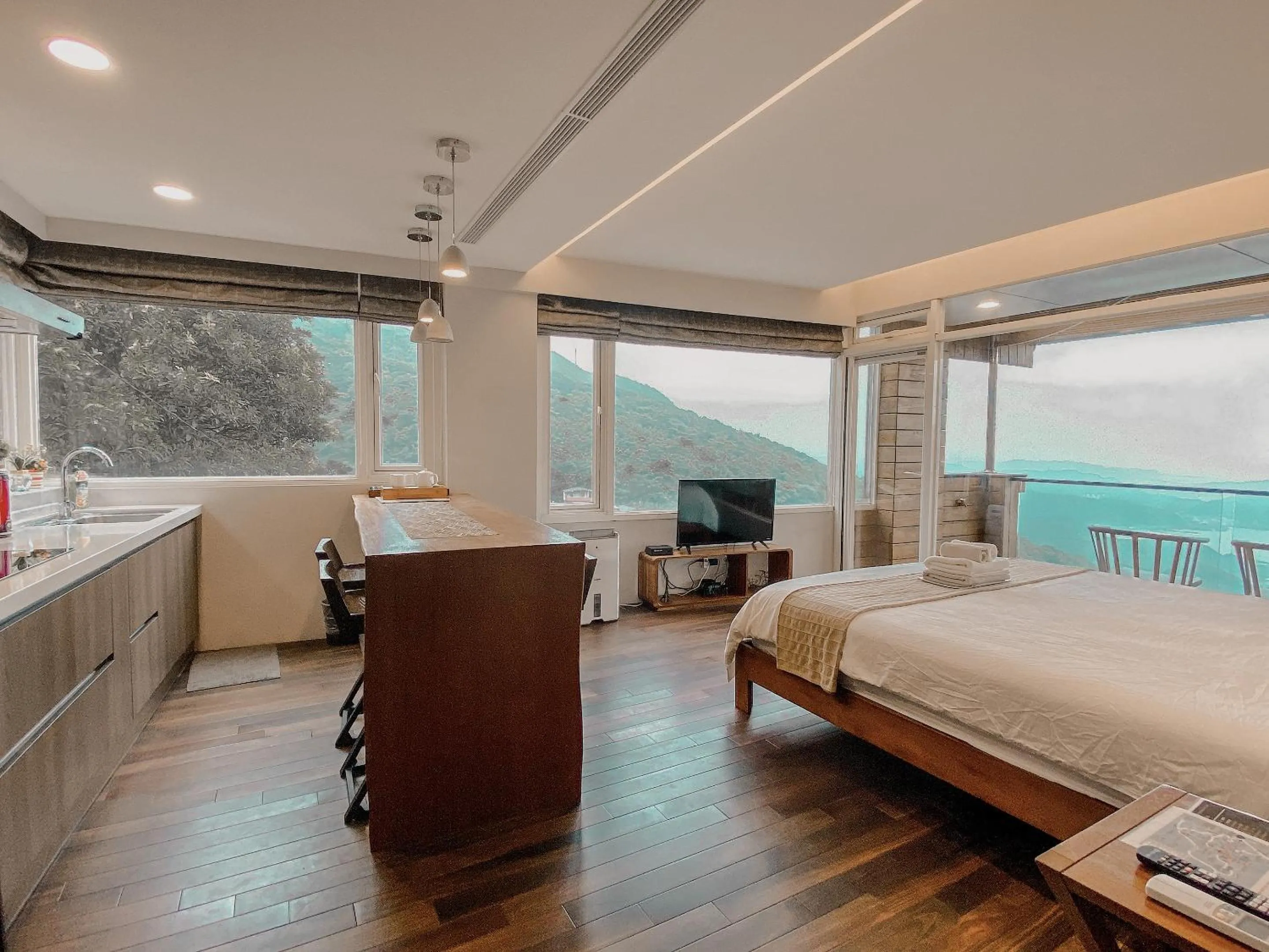 Communal lounge/ TV room, Bed in Something Easy Inn