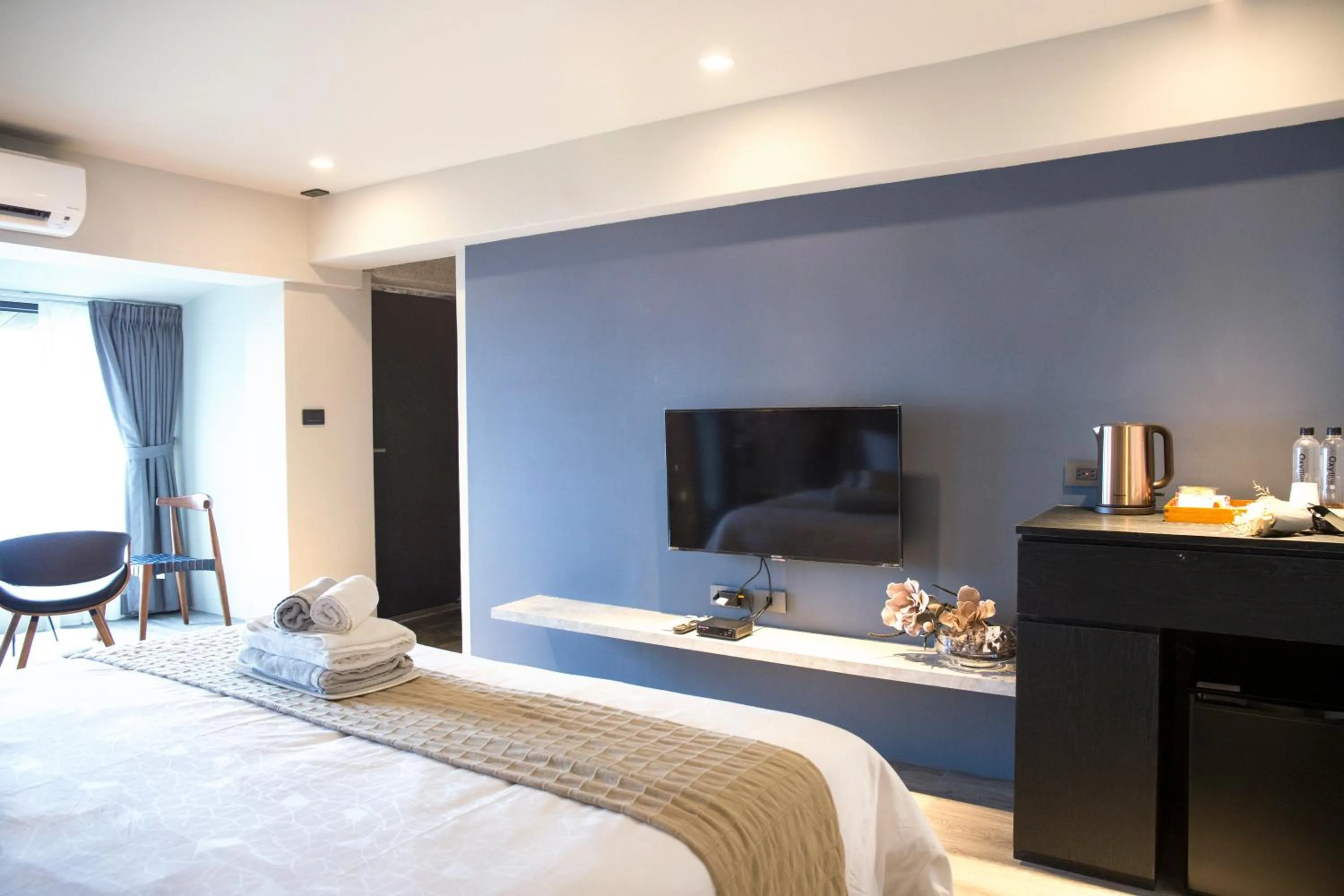 TV and multimedia, Bed in Something Easy Inn