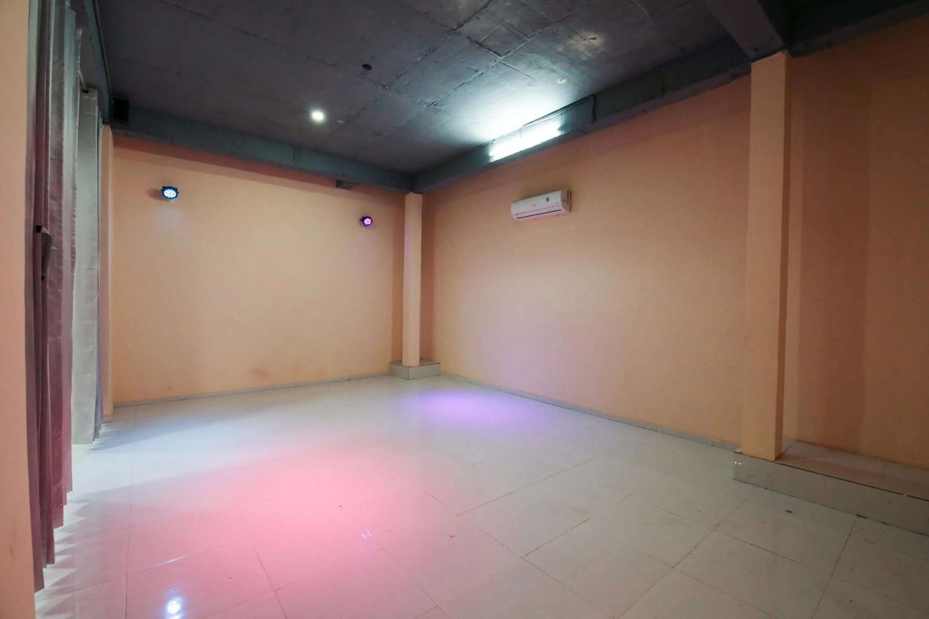 Nightclub / DJ in LaTigre Resort