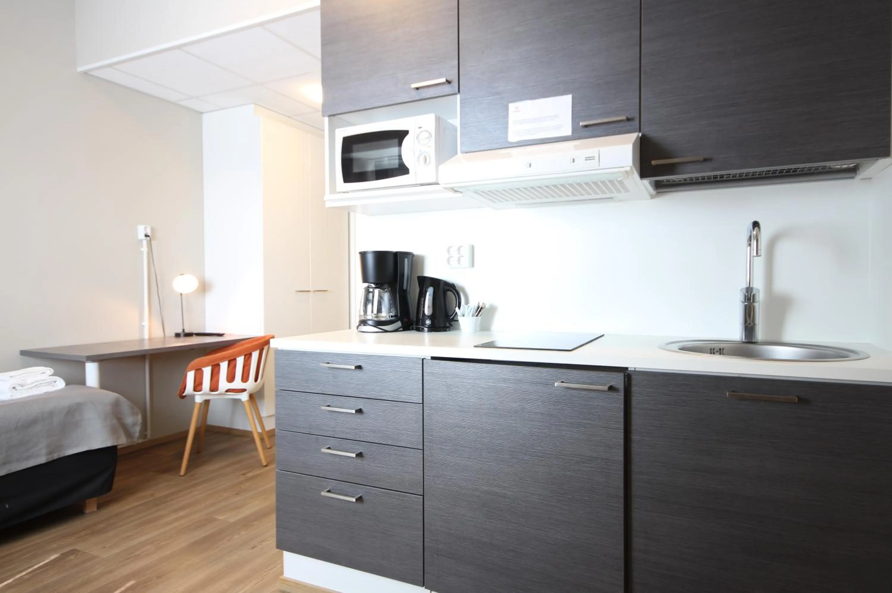 Kitchen or kitchenette, Bed in Forenom Aparthotel Espoo Leppävaara