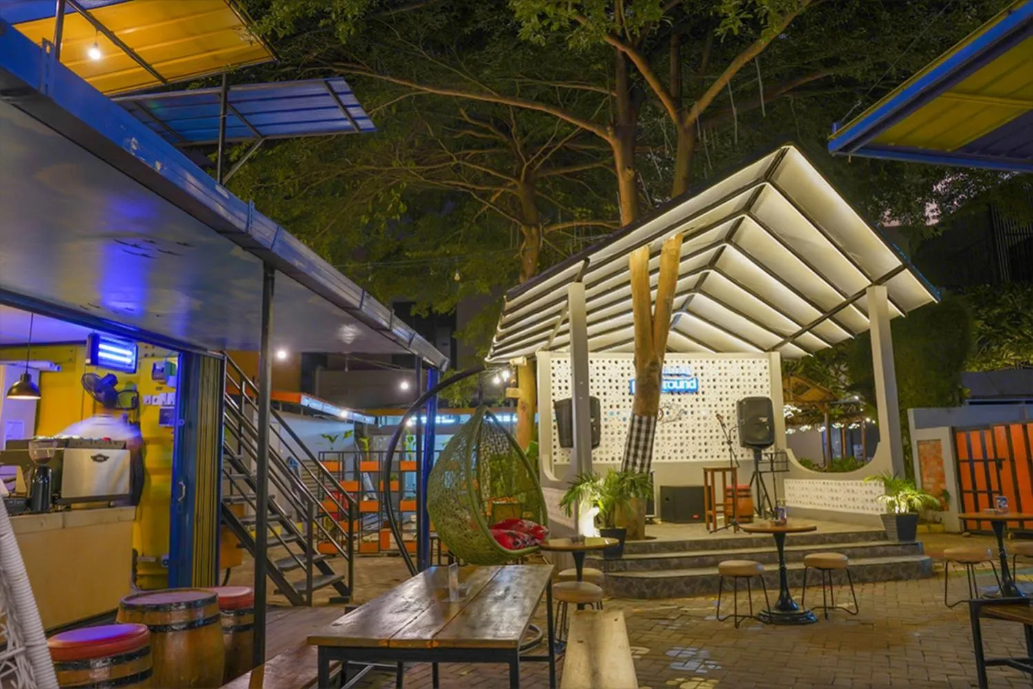 Restaurant/places to eat in BATIQA Hotel Palembang