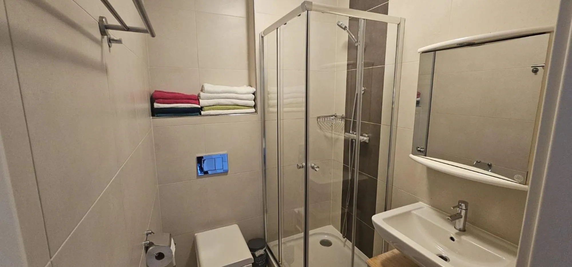 Shower in Vienna Airport Residences