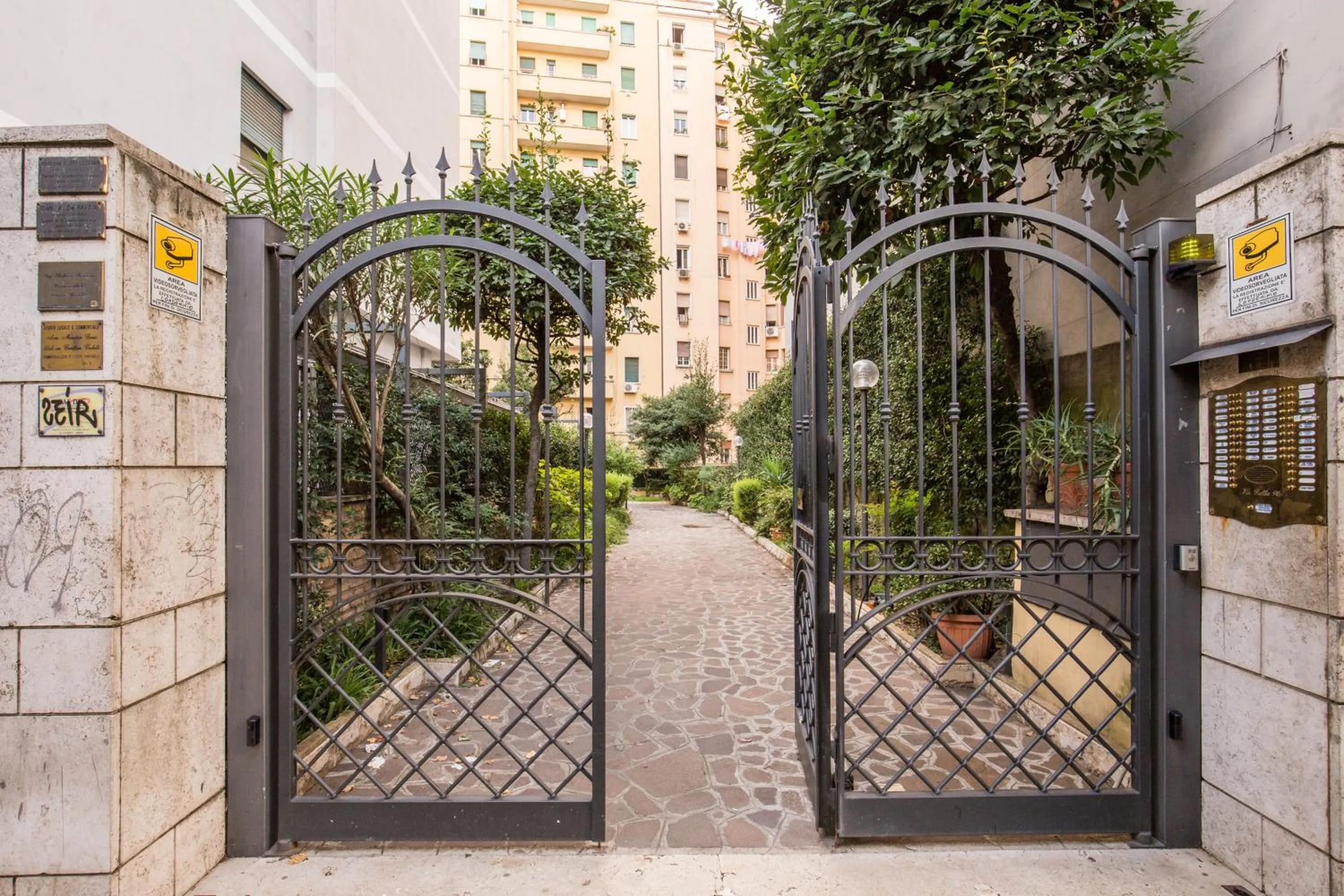 Facade/entrance in M&L Apartment - Caracalla Holiday