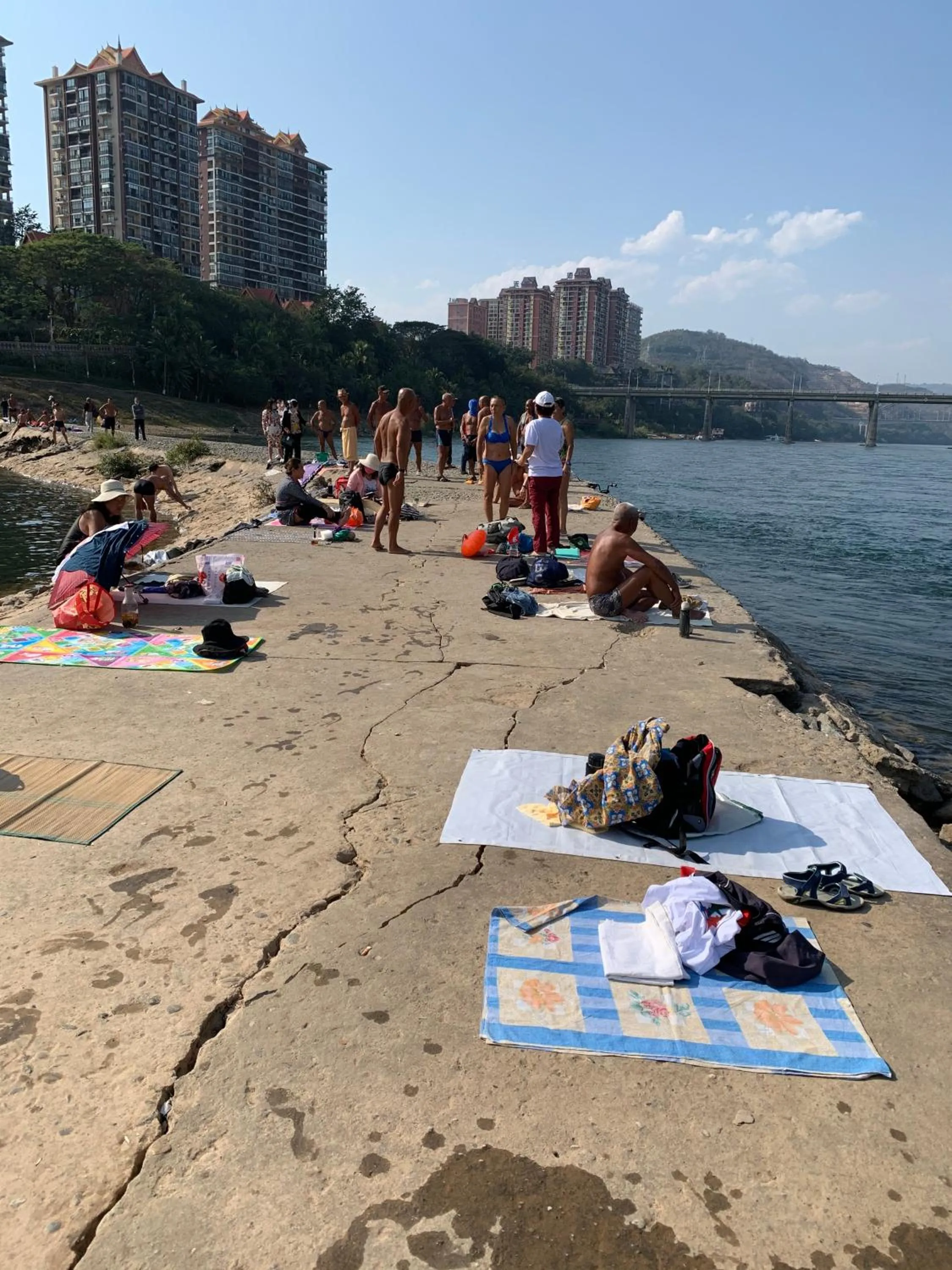 XiShuangBanNa International Aerial Garden South of Mekong River Business Hotel 傣江南商务酒店