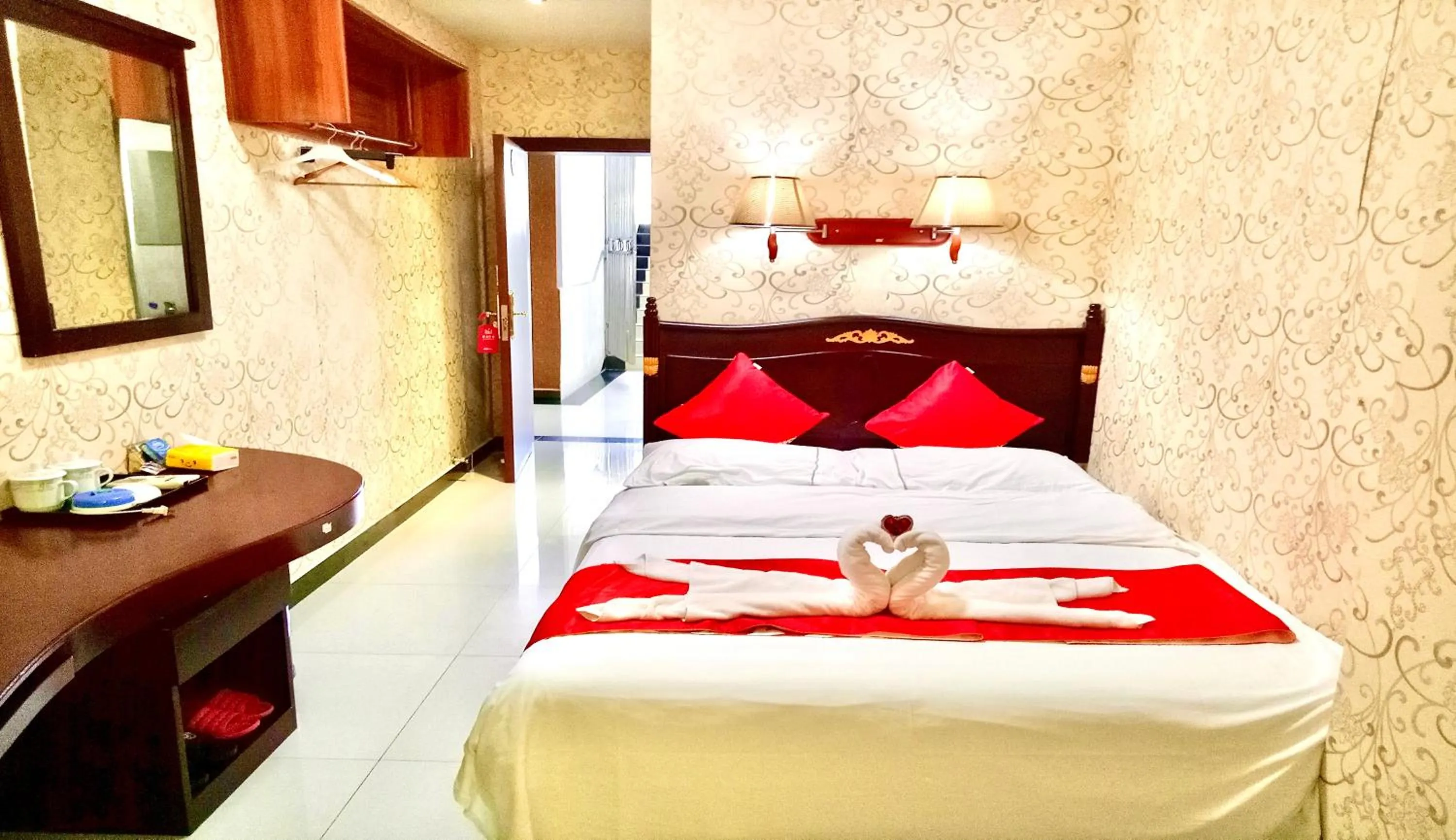 Bed in XiShuangBanNa International Aerial Garden South of Mekong River Business Hotel 傣江南商务酒店