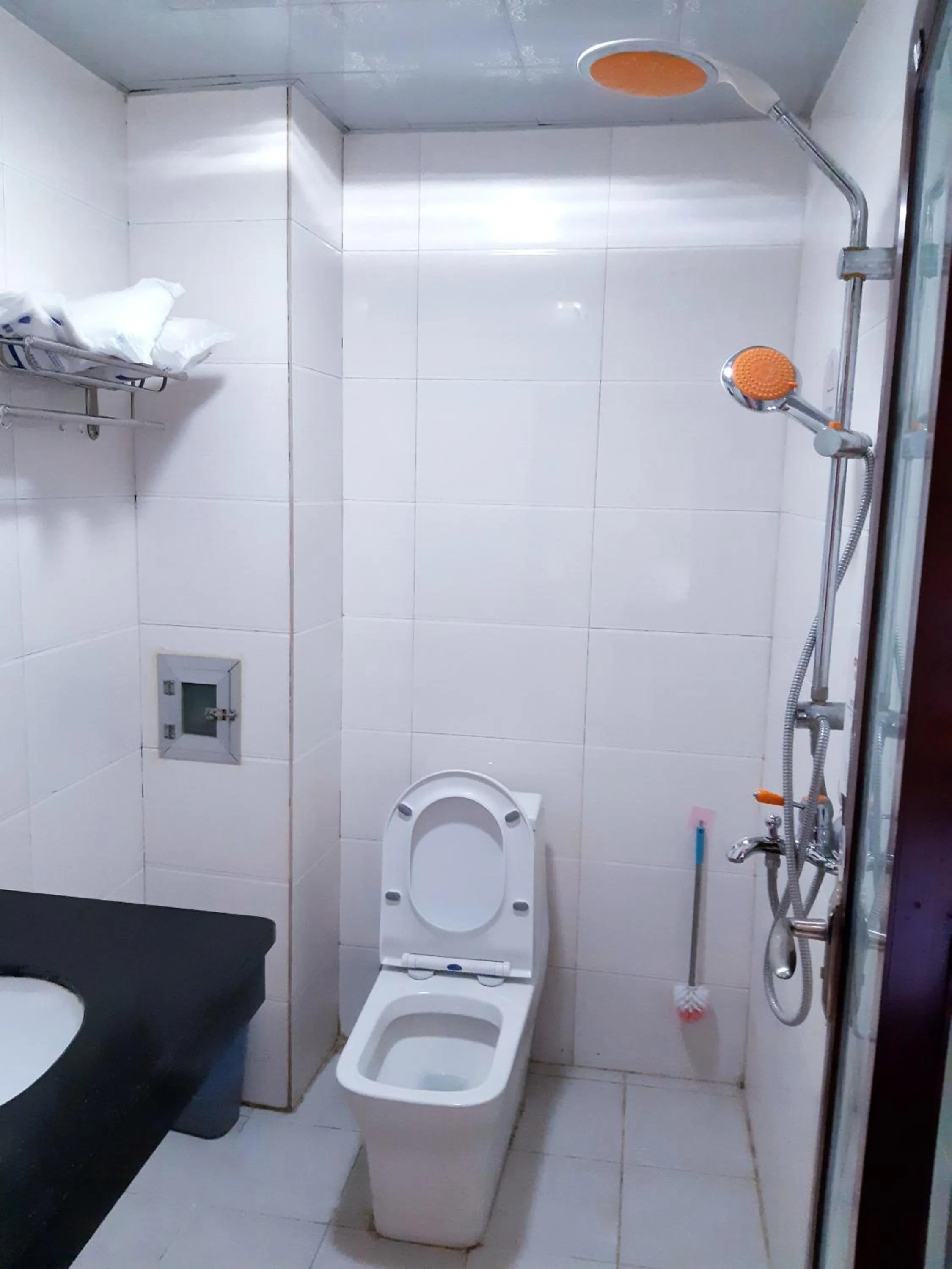 Bathroom in XiShuangBanNa International Aerial Garden South of Mekong River Business Hotel 傣江南商务酒店
