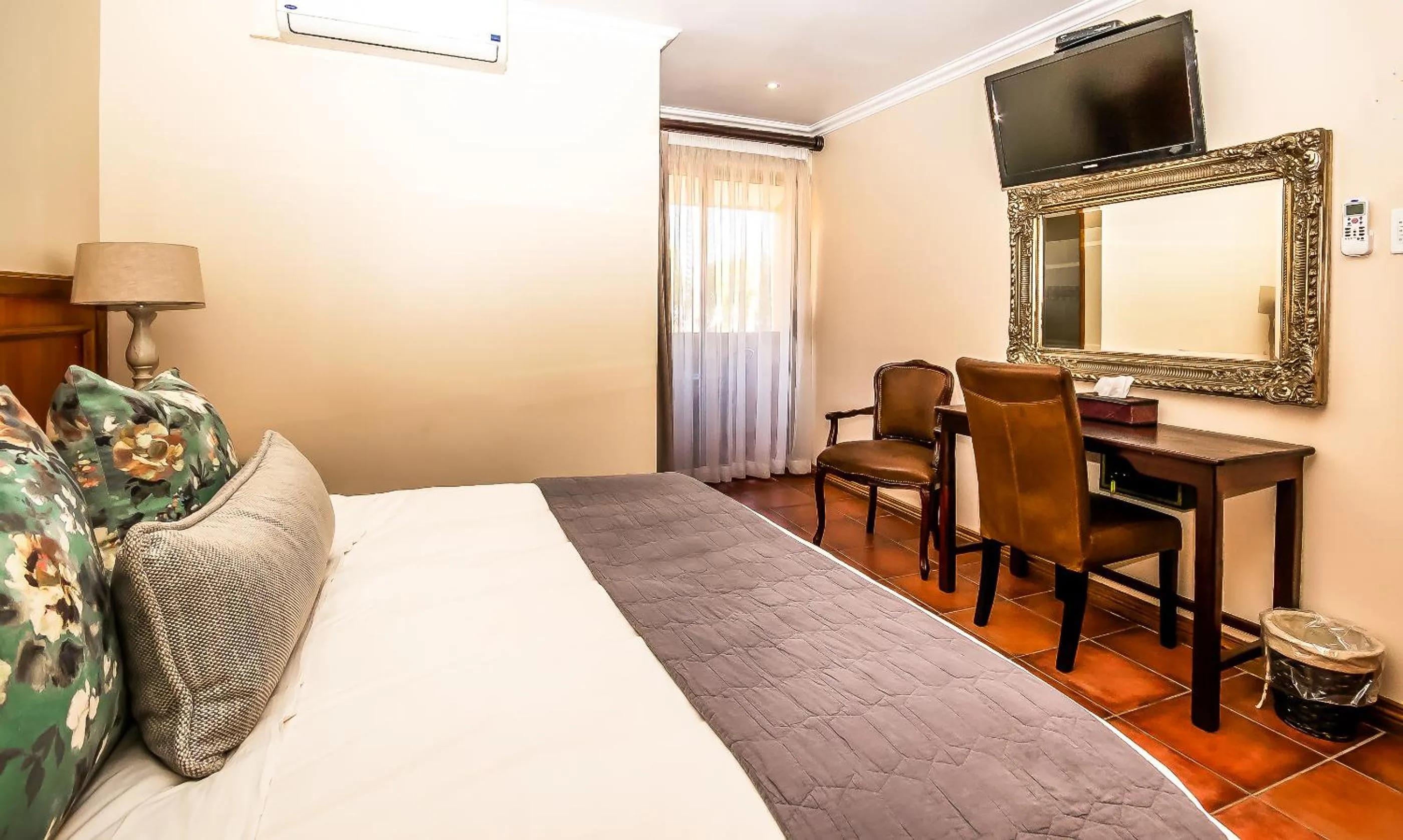 Bed in Sunward Park Guest House & Conference Center