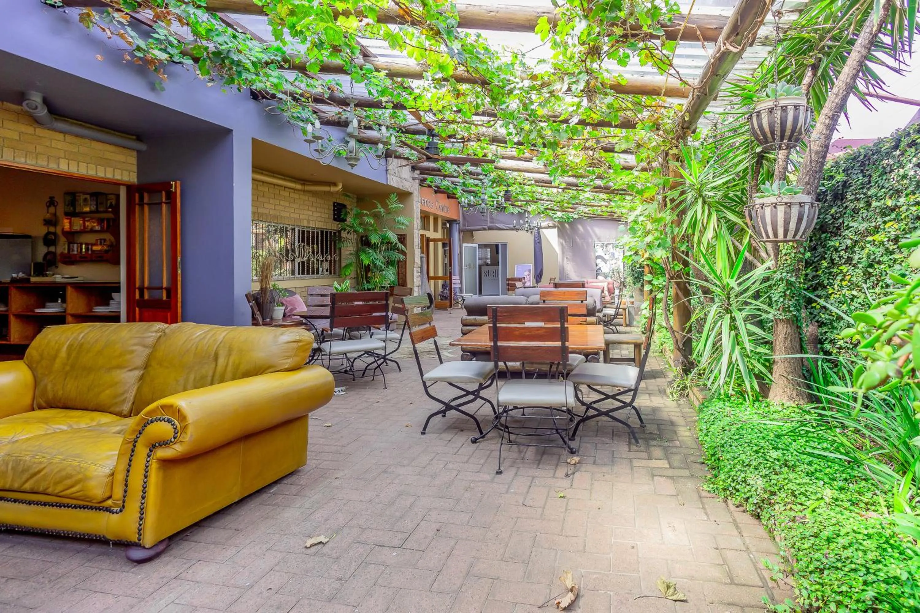 Patio in Sunward Park Guest House & Conference Center