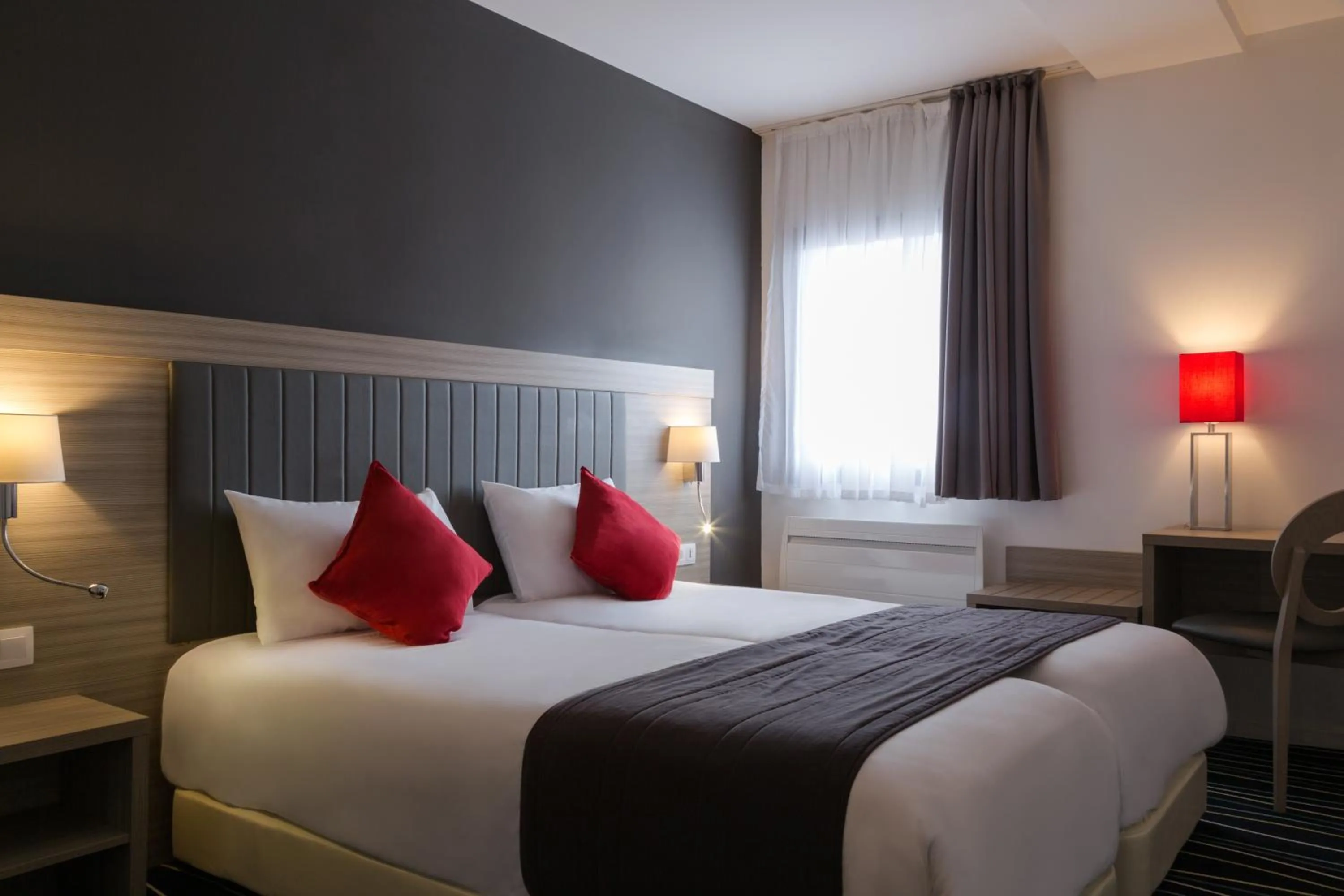 Bed in The Originals City, Marne-la-Vallée Est, Meaux ,GLASSY HOTEL