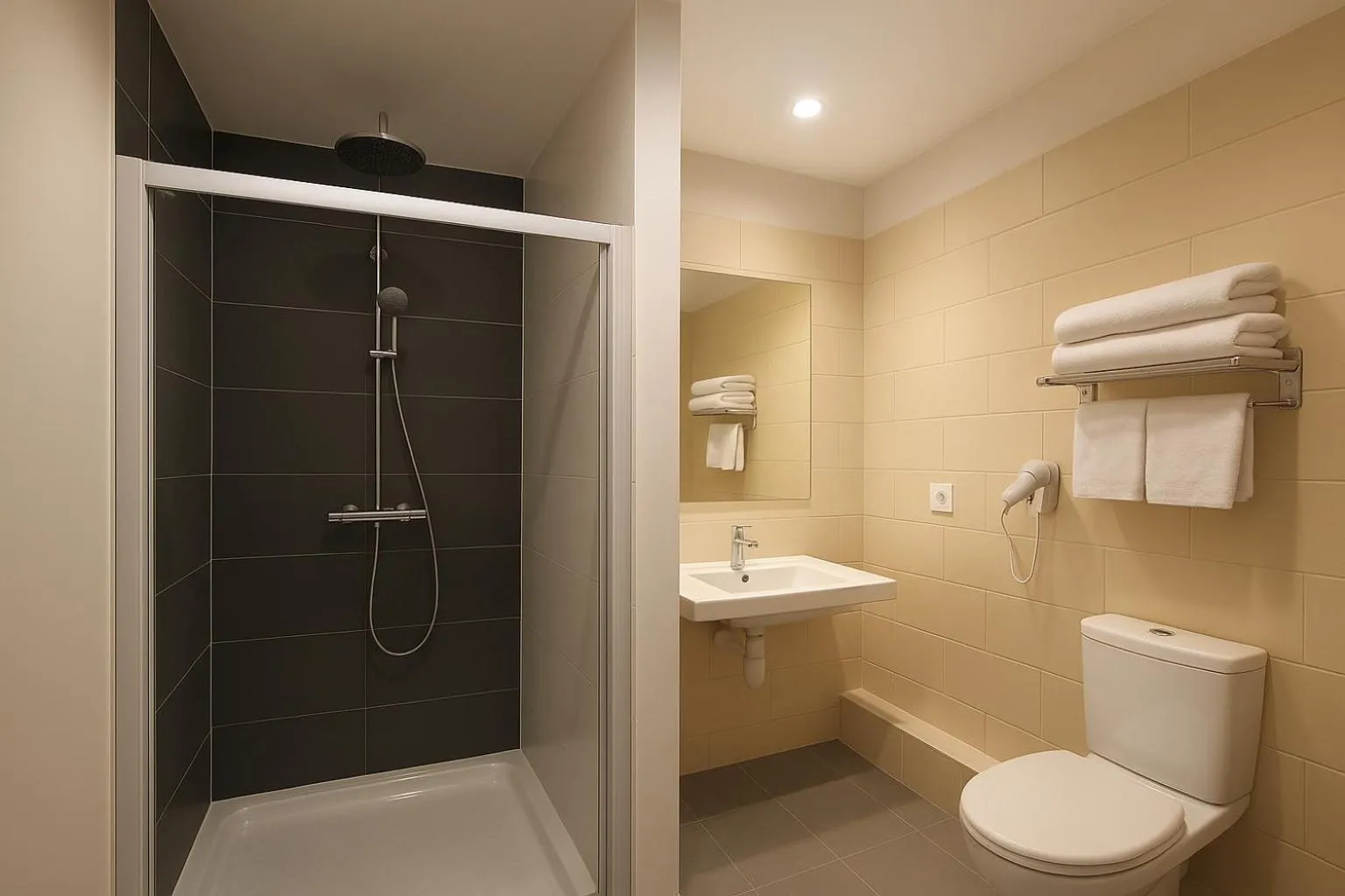 Toilet in The Originals City, Marne-la-Vallée Est, Meaux ,GLASSY HOTEL