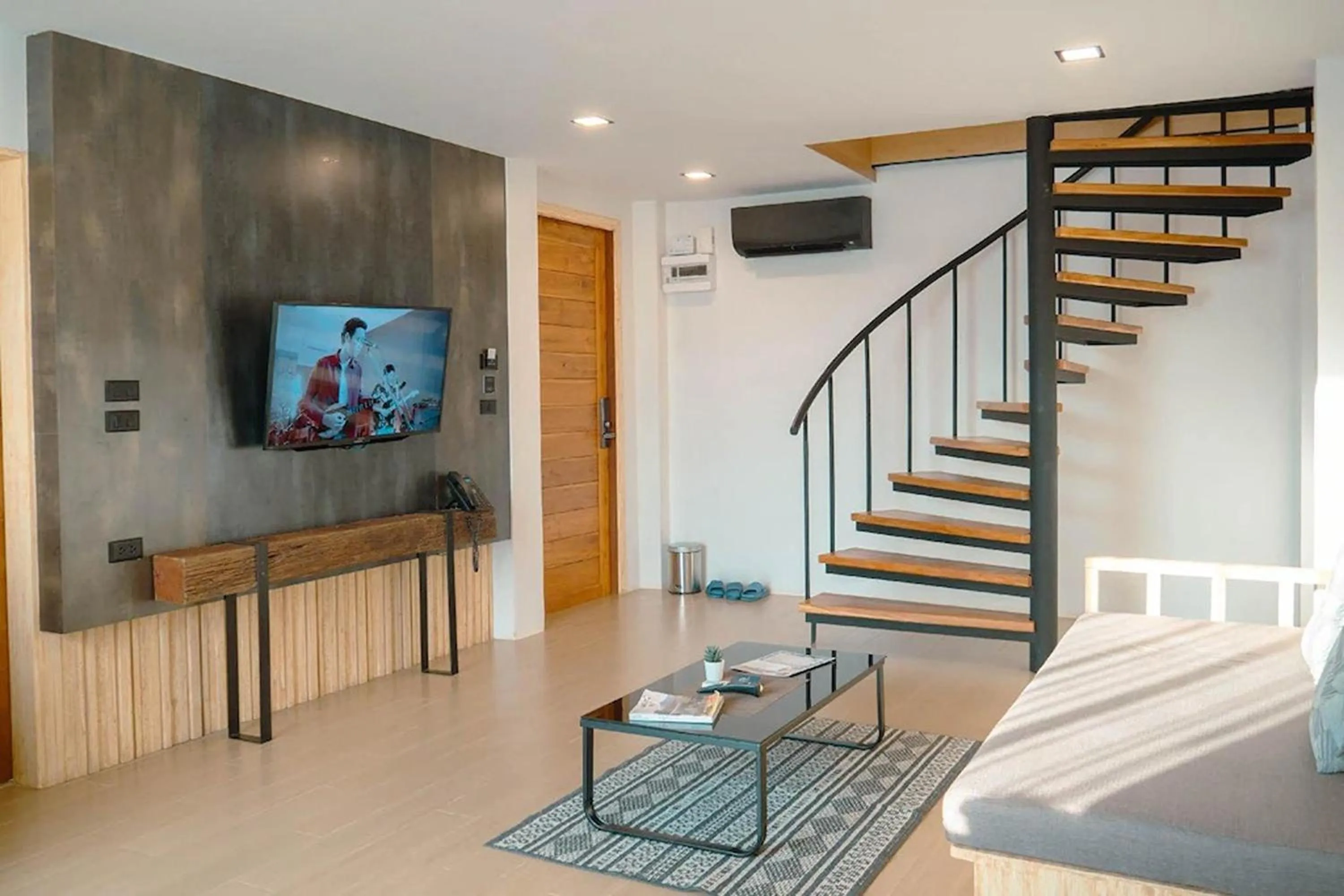 TV and multimedia in The Posh Khao Kho