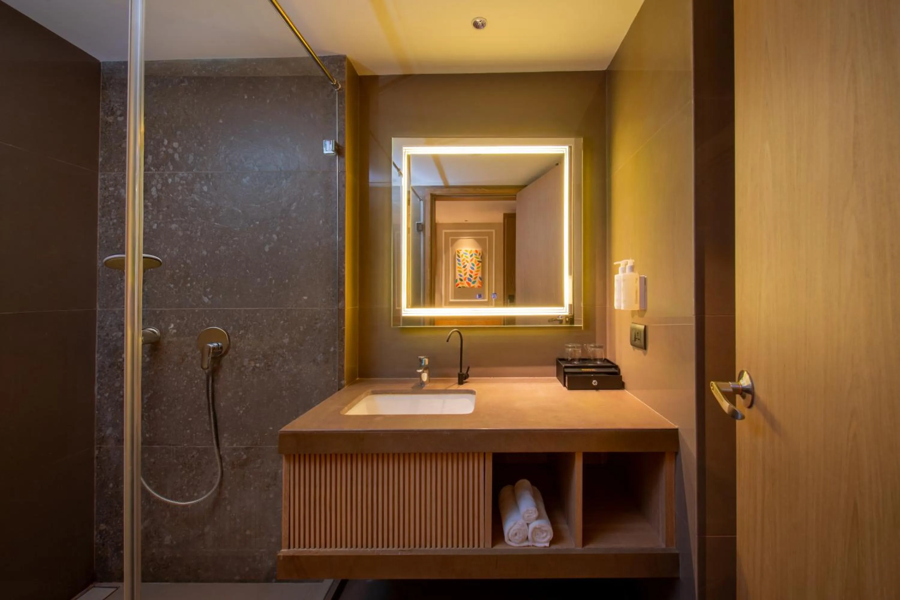 Shower in Hilton Garden Inn Bengaluru Whitefield