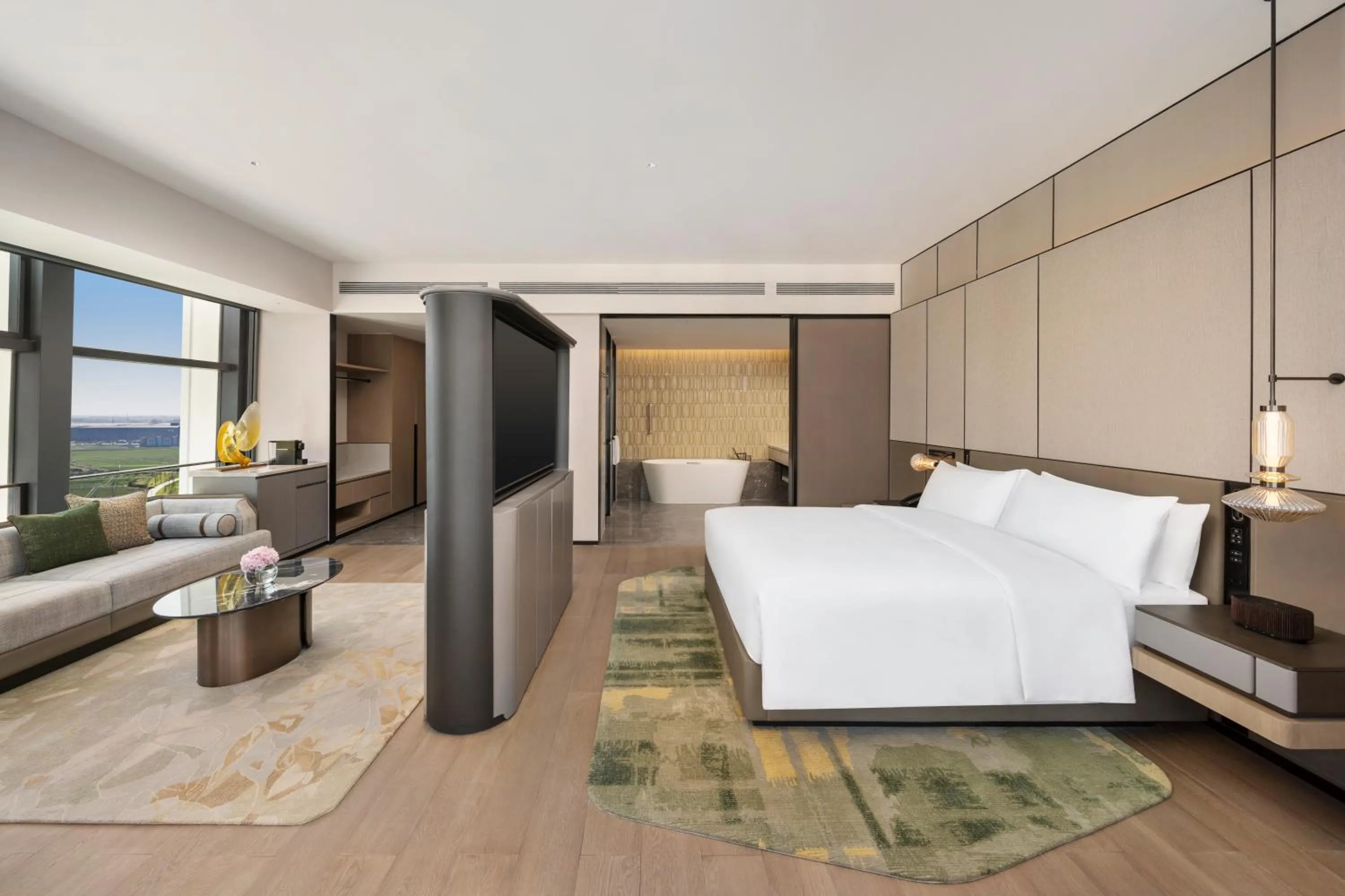 Bed in Doubletree By Hilton Zhengzhou Airport Aerotropolis