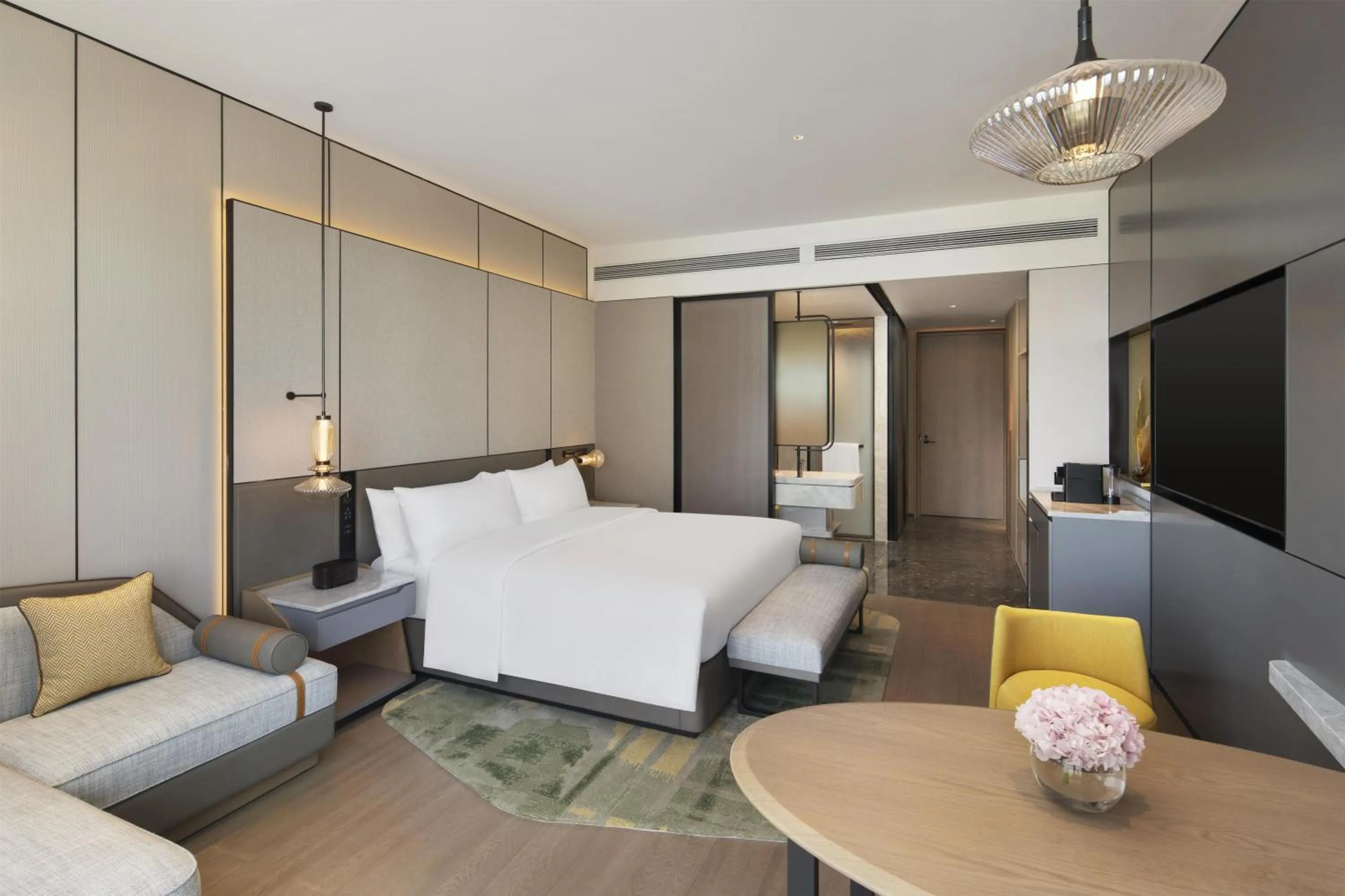 Bed in Doubletree By Hilton Zhengzhou Airport Aerotropolis