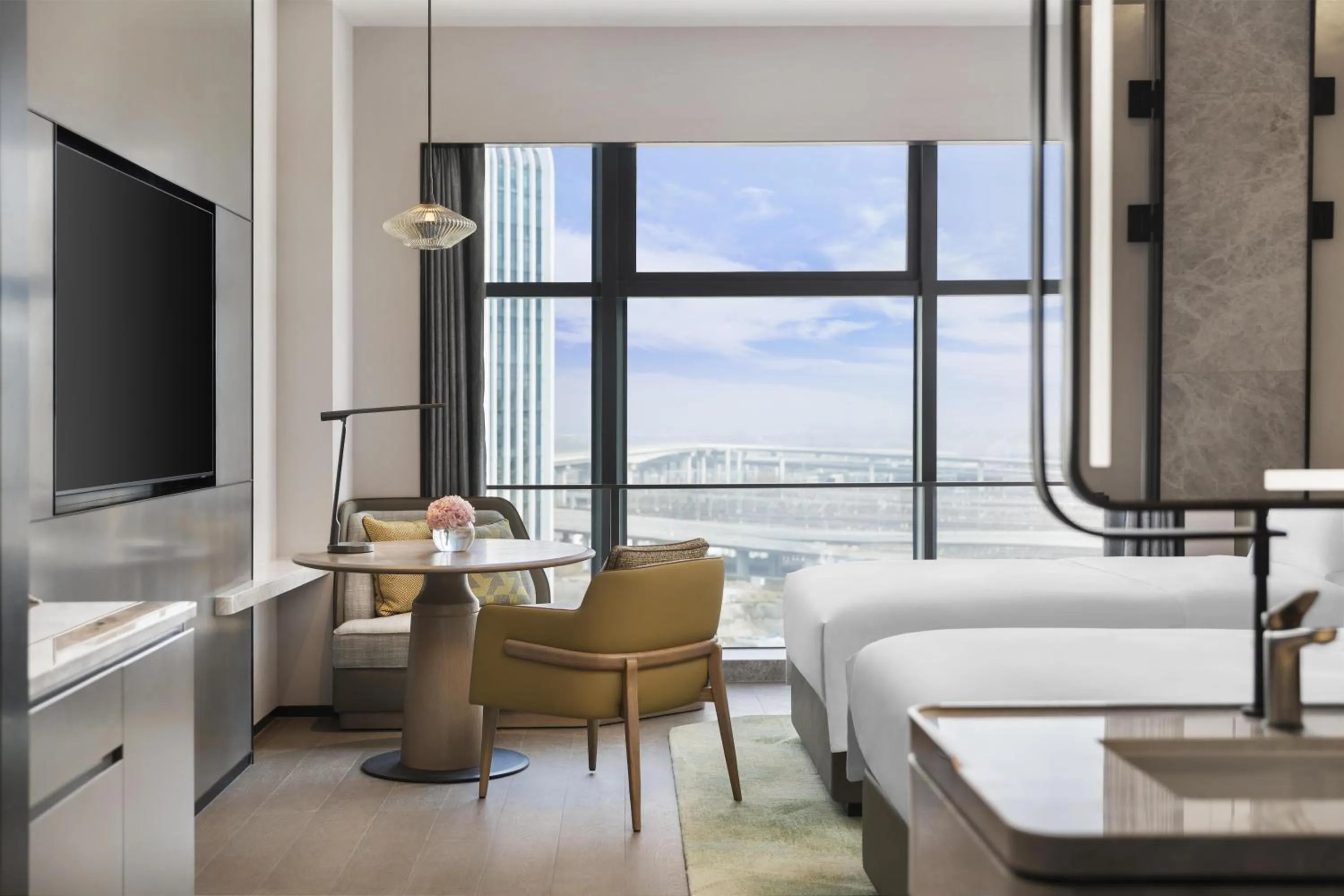 Bedroom, Bed in Doubletree By Hilton Zhengzhou Airport Aerotropolis