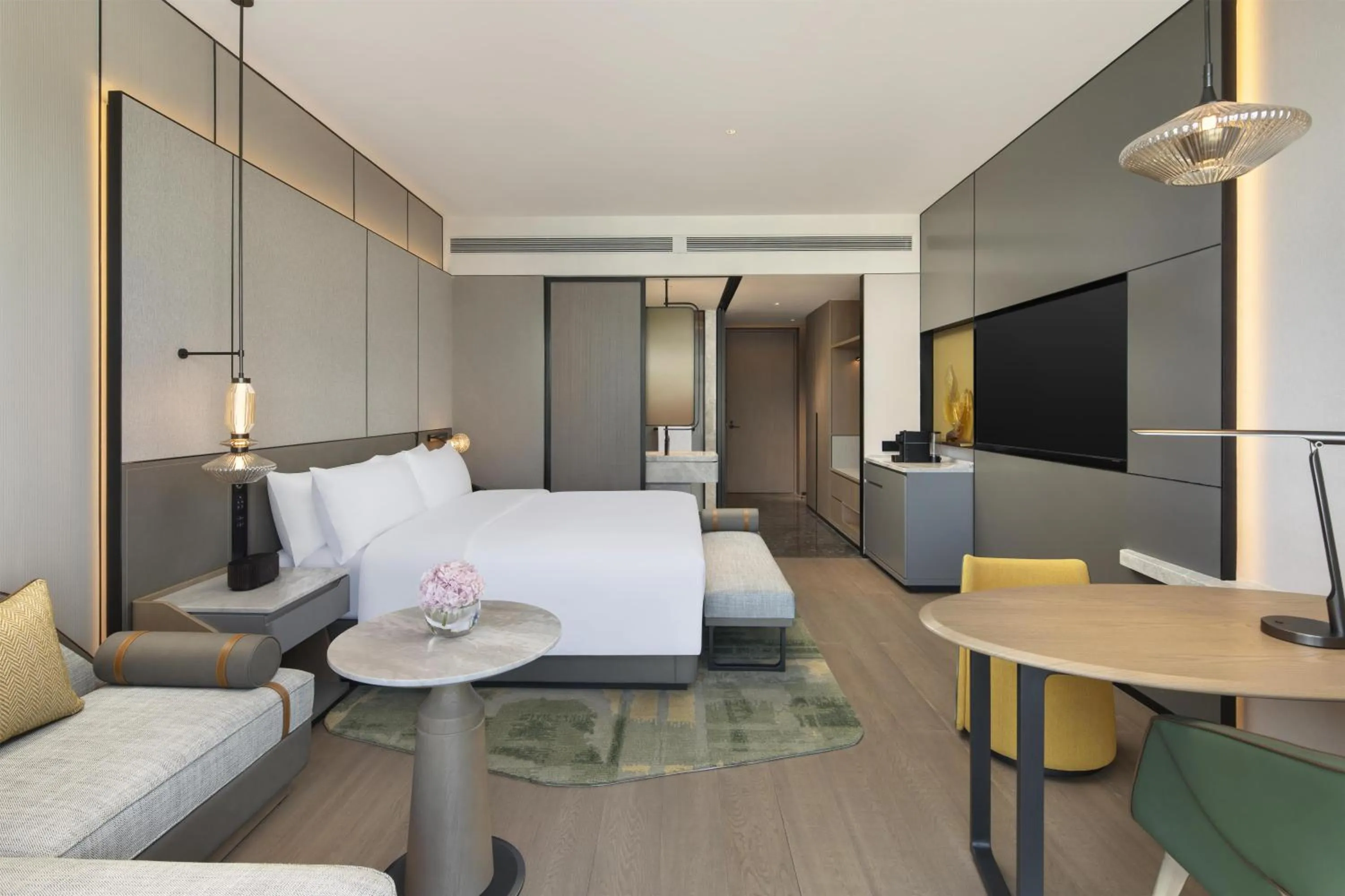 Bed in Doubletree By Hilton Zhengzhou Airport Aerotropolis