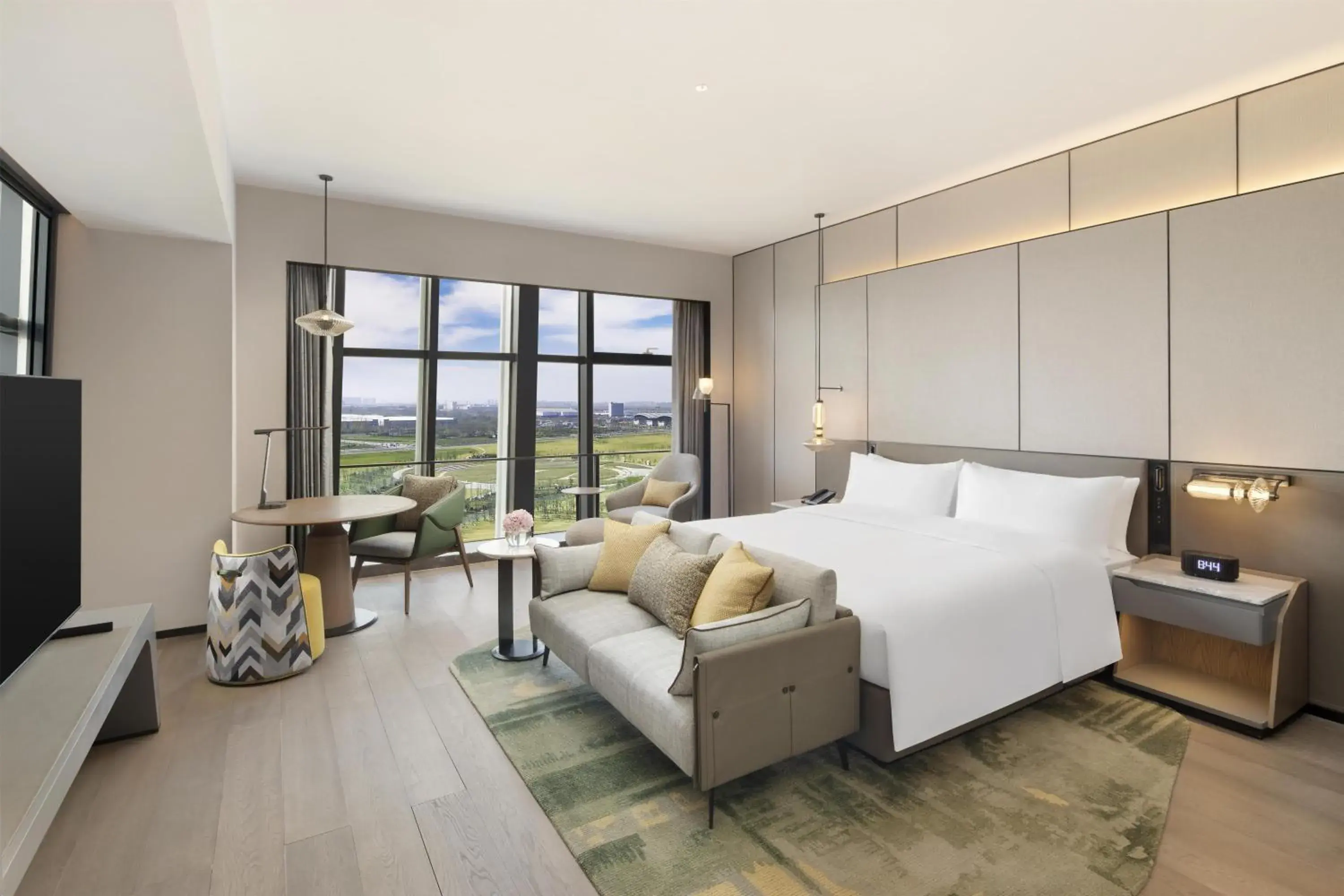 Deluxe King Room in Doubletree By Hilton Zhengzhou Airport Aerotropolis Deluxe King Room in Doubletree By Hilton Zhengzhou Airport Aerotropolis