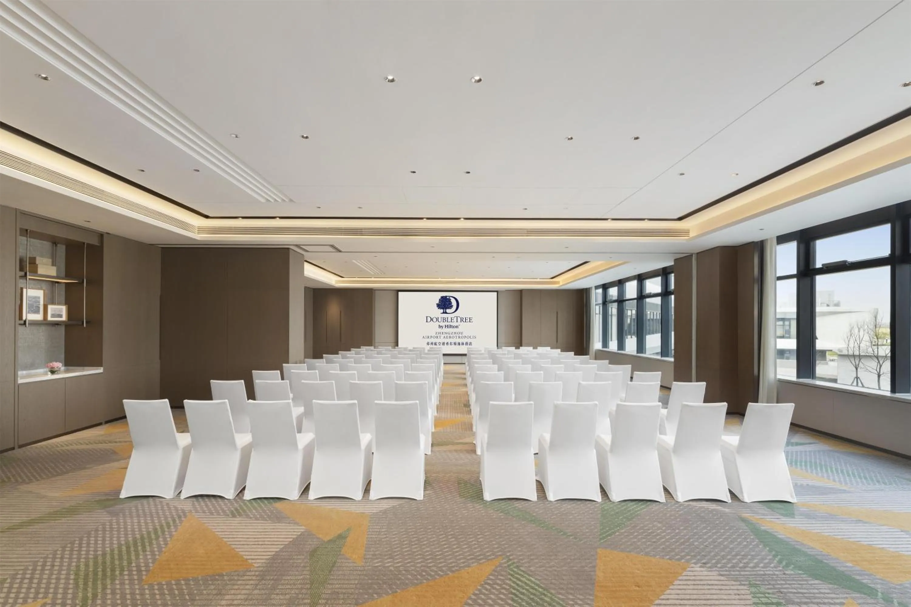 Meeting/conference room in Doubletree By Hilton Zhengzhou Airport Aerotropolis